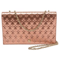 Fendi Fendilicious Brieftasche aus Roségold mit Lackleder an Kette