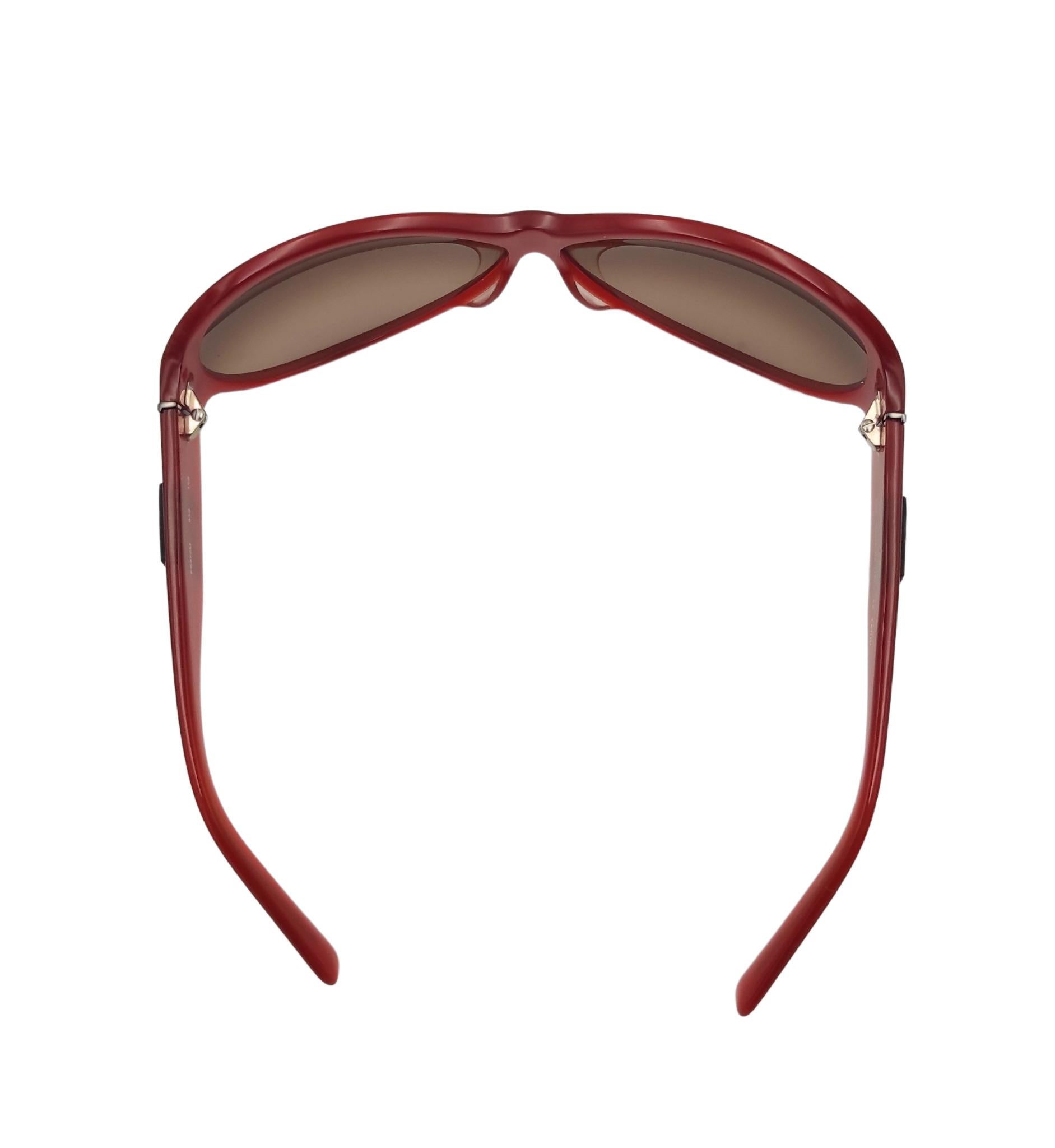 Fendi rounded red grey logo sunglasses For Sale 1