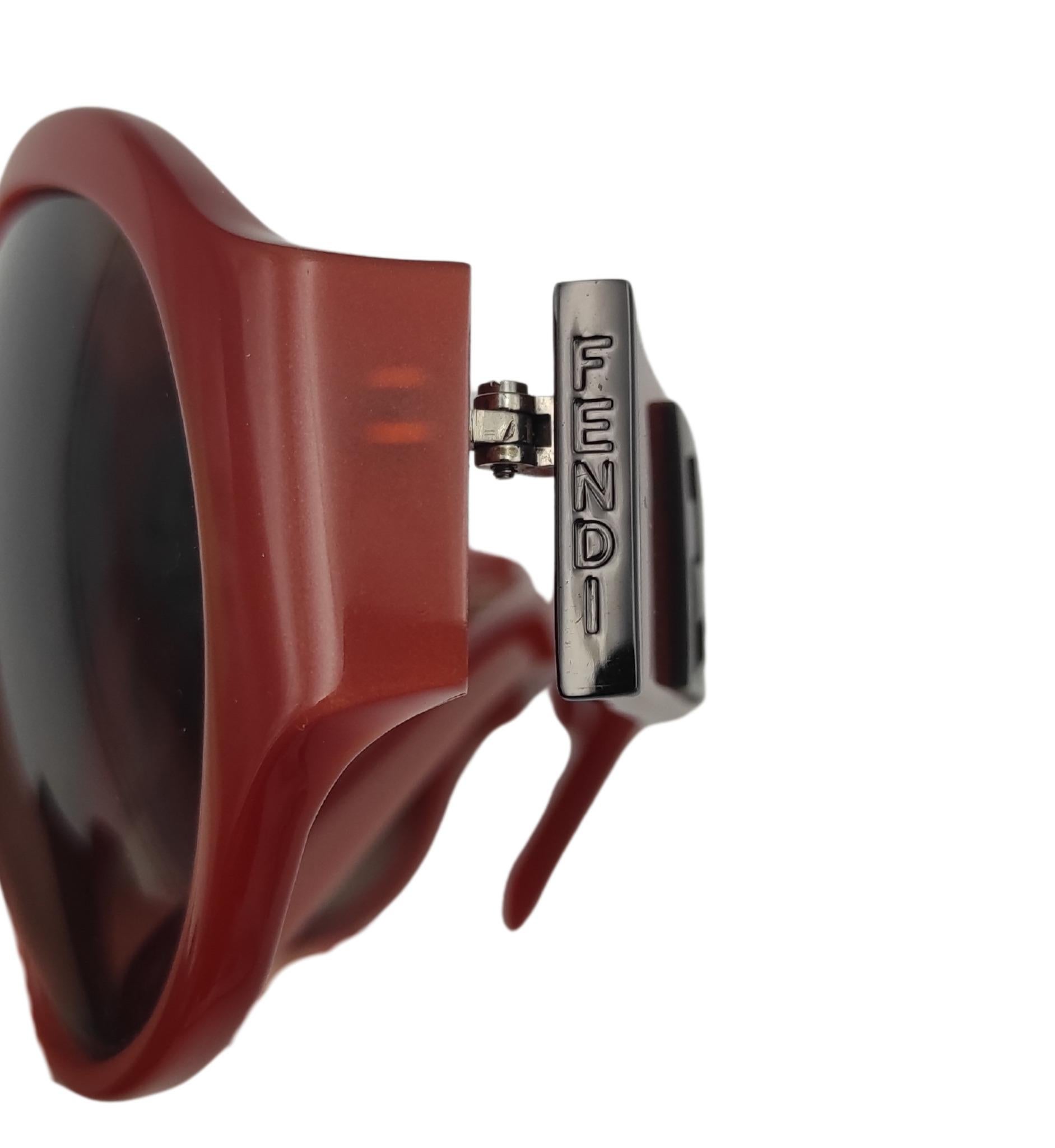 Fendi rounded red grey logo sunglasses For Sale 2