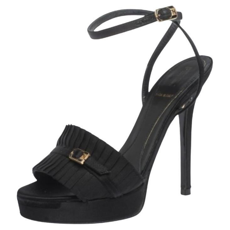 Fendi Satin plissiert Detail FF Logo Schnalle Knöchelriemen Plattform Sandalen Größe 35 im Angebot