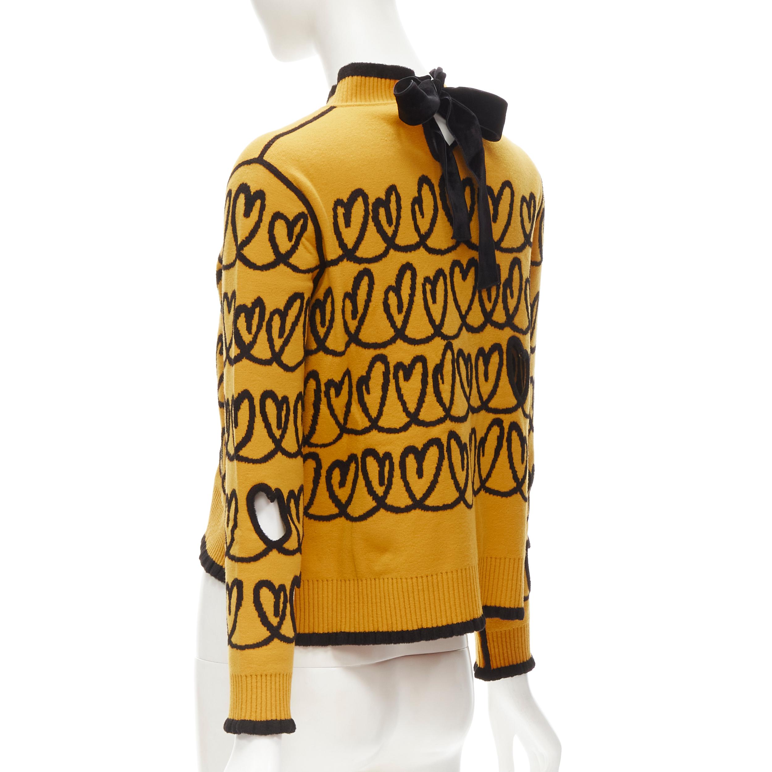 FENDI Scribble Heart cut out yellow black knit cropped pullover sweater S In Excellent Condition For Sale In Hong Kong, NT