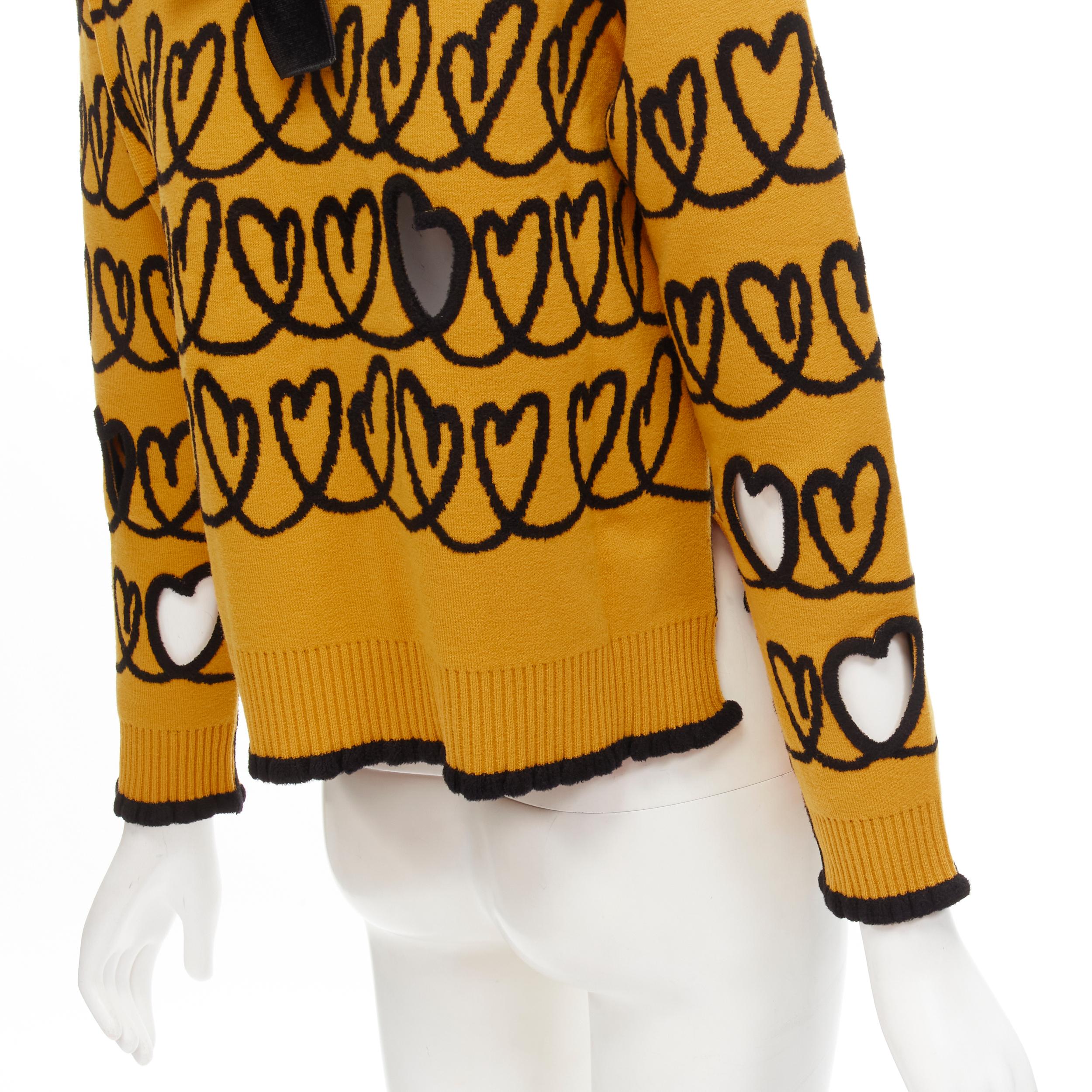 FENDI Scribble Heart cut out yellow black knit cropped pullover sweater S For Sale 1