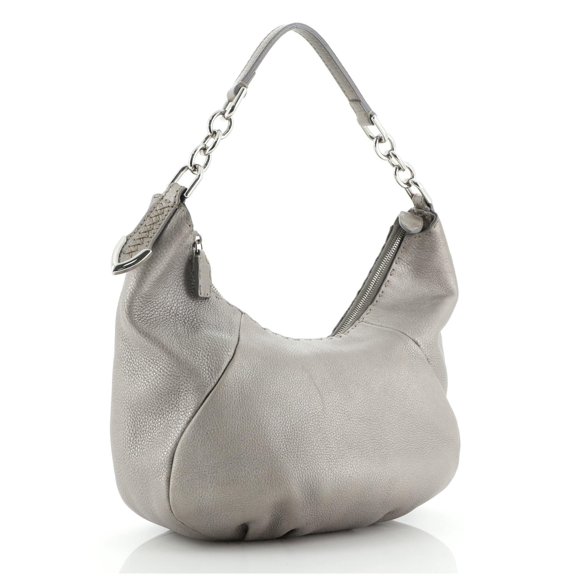 Fendi Selleria Chain Hobo Leather Small
Silver

Condition Details: Heavy splitting and cracking on strap and opening trim wax edges. Minor wear and scuffs on exterior, glue stains on opening trim, scratches on hardware.

51885MSC

Height 