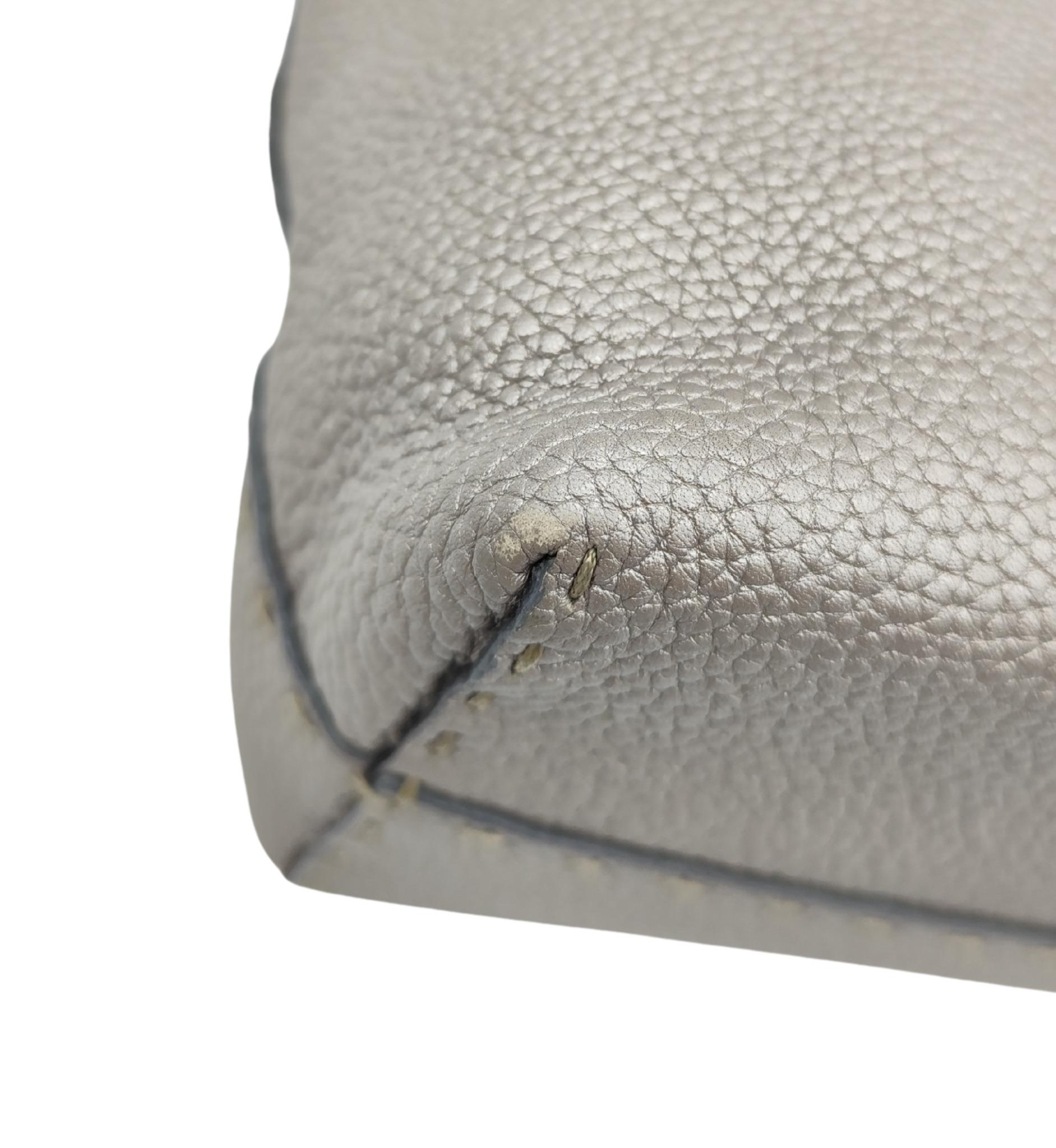 Mini sac fourre-tout Fendi Selleria gris métallisé en vente 5