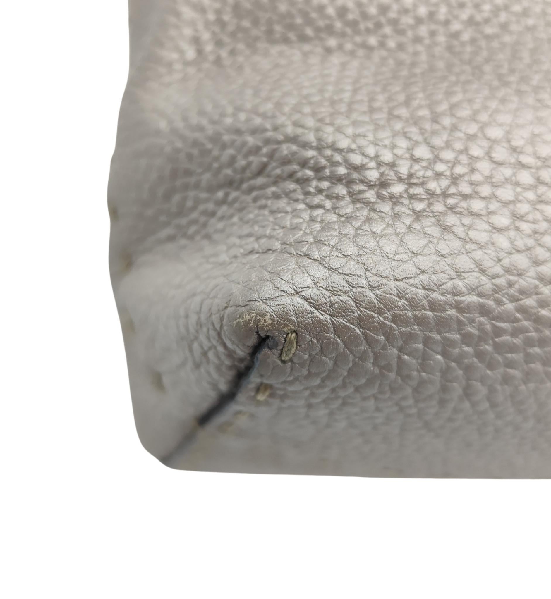 Mini sac fourre-tout Fendi Selleria gris métallisé en vente 7