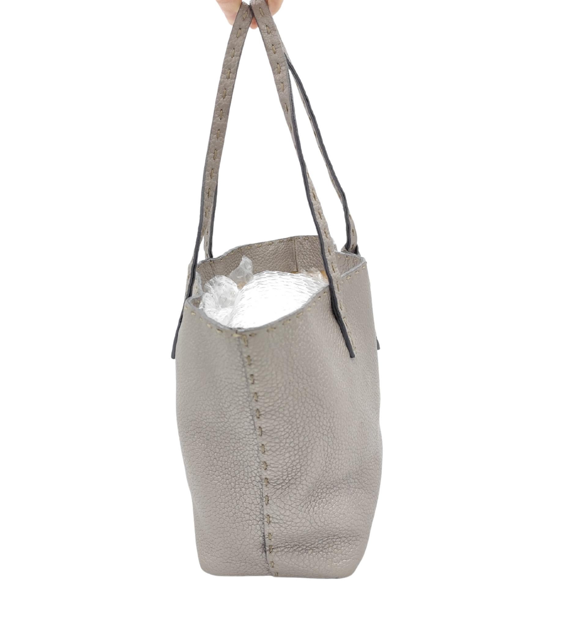 Mini sac fourre-tout Fendi Selleria gris métallisé Bon état - En vente à Milano, IT