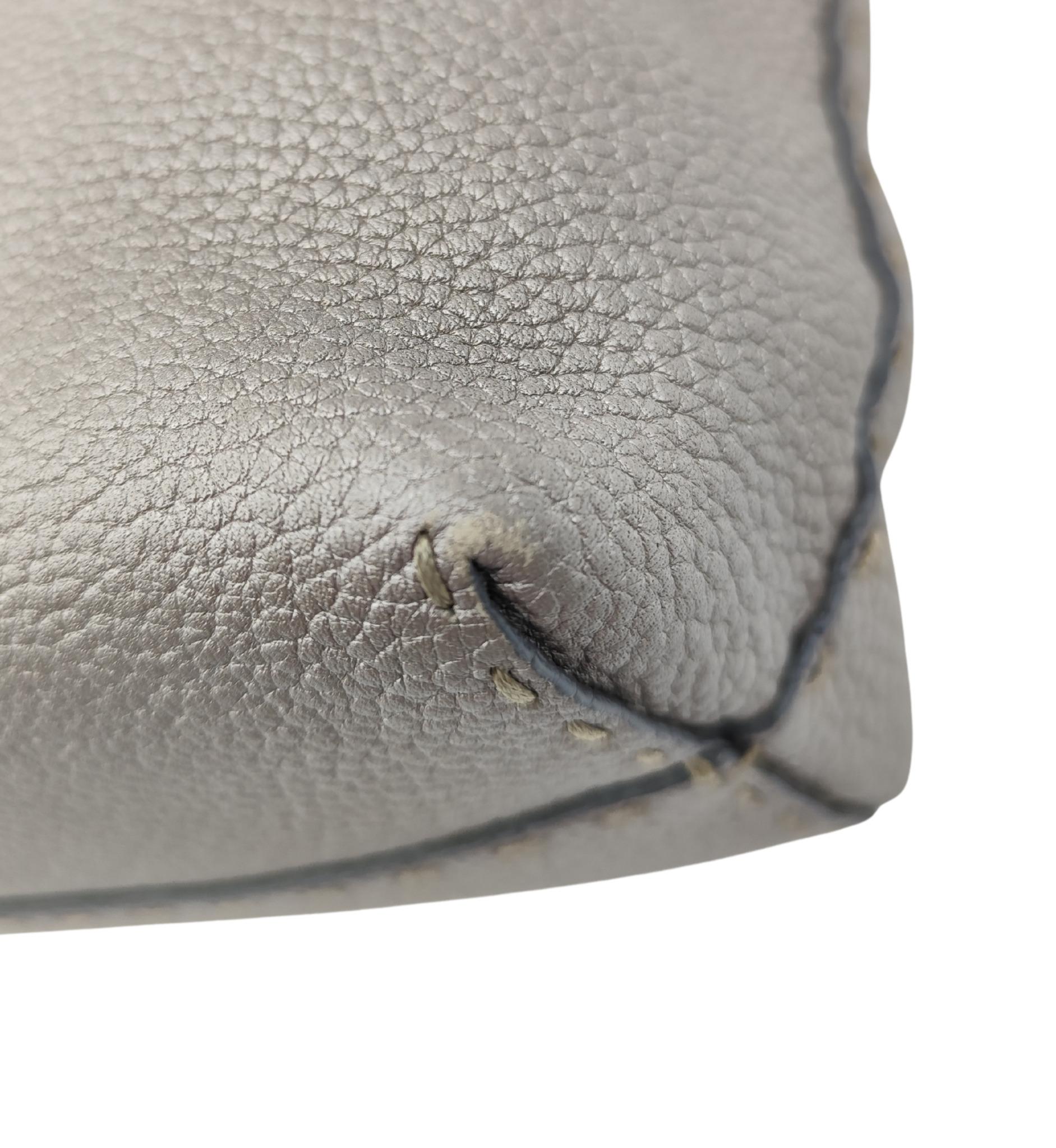 Mini sac fourre-tout Fendi Selleria gris métallisé en vente 4