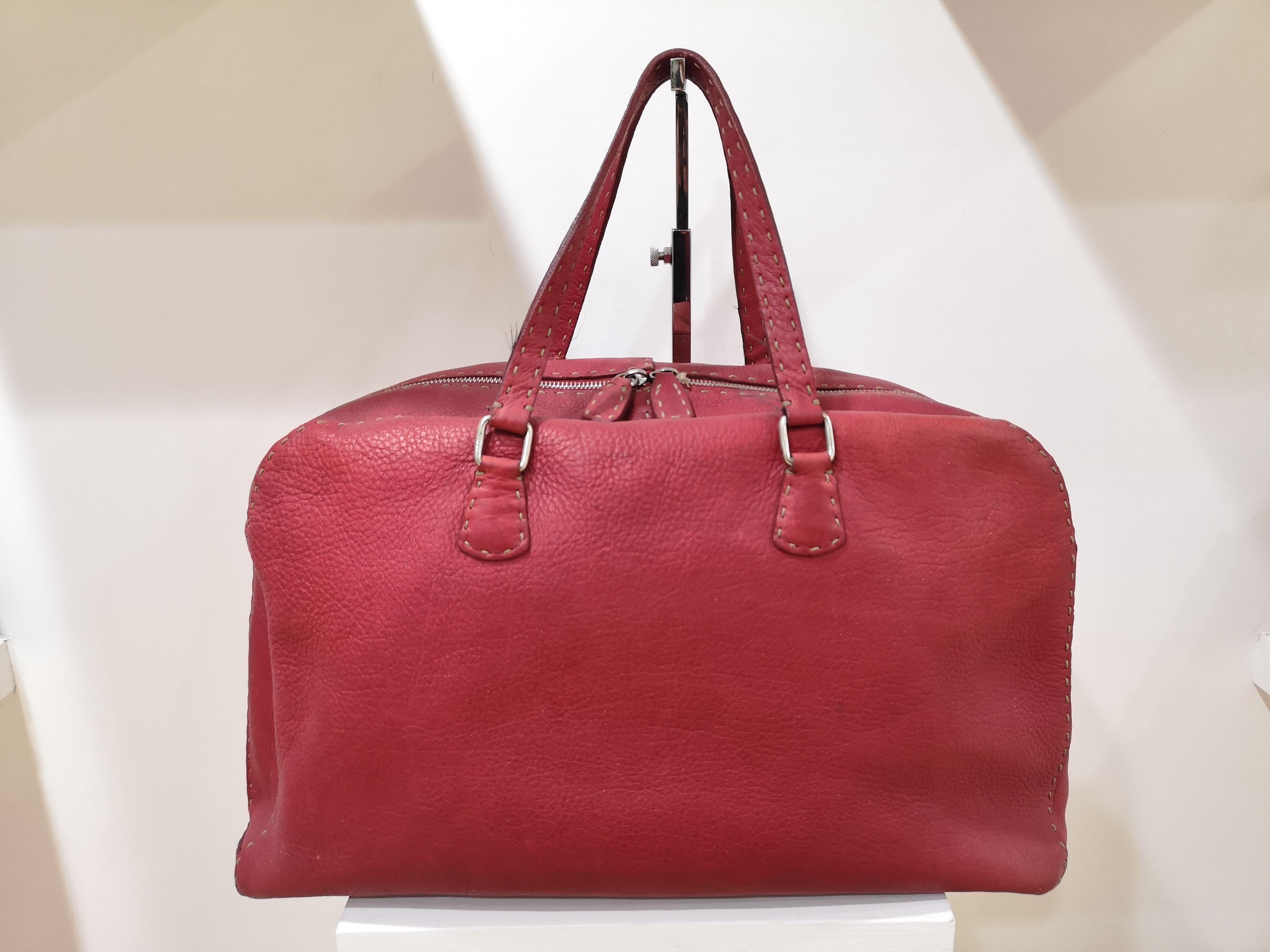 Fendi Red leather handbag
Fendi handbag selleria made in italy 
measurements:
bag 50*29 * depth 14 cm
heigh bag and handle 45 cm
some signs inside