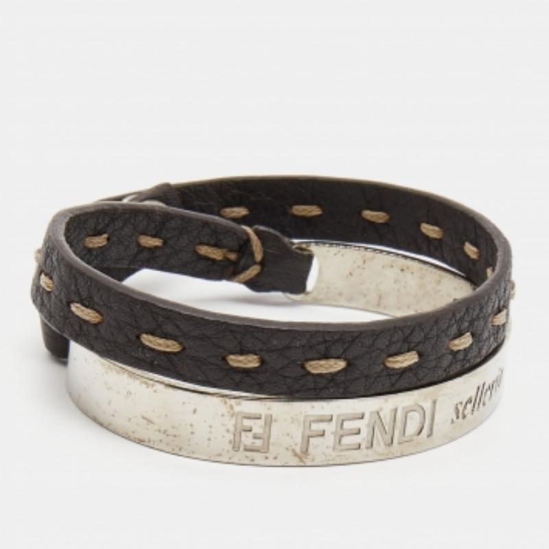 Fendi Selleria Silberton Manschette & Metallic-Leder Doppel-Wickel-Armband im Zustand „Gut“ im Angebot in Dubai, Al Qouz 2