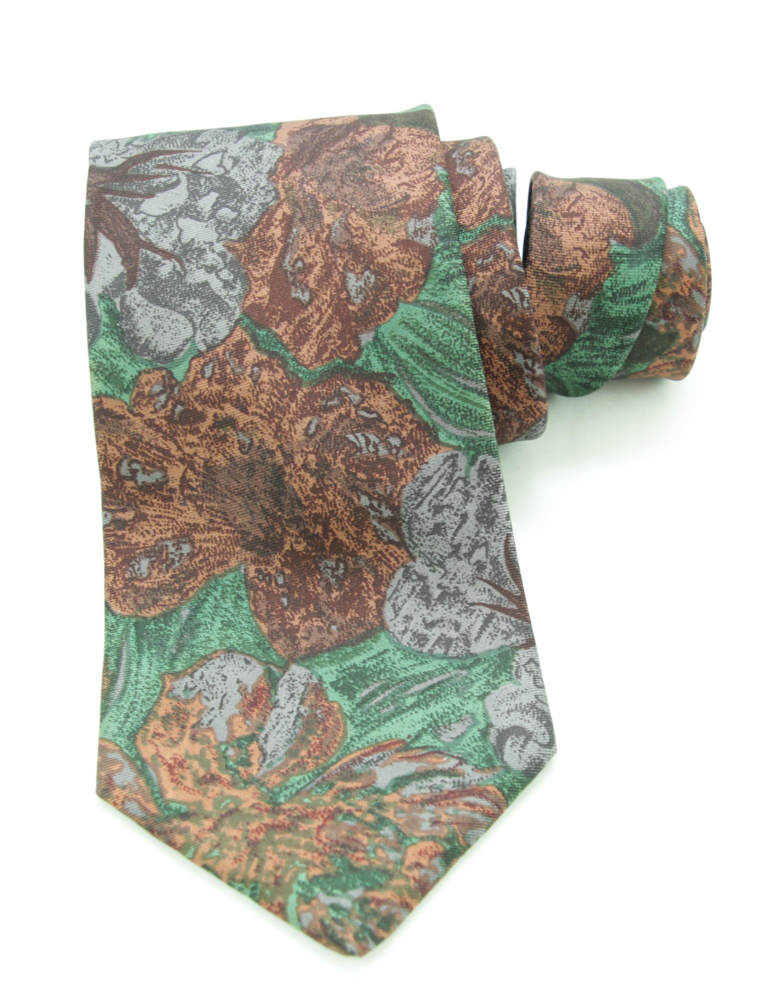 FENDI Silk Neck Tie Italy Luxury Designer Men Tie In Good Condition For Sale In North Hollywood, CA