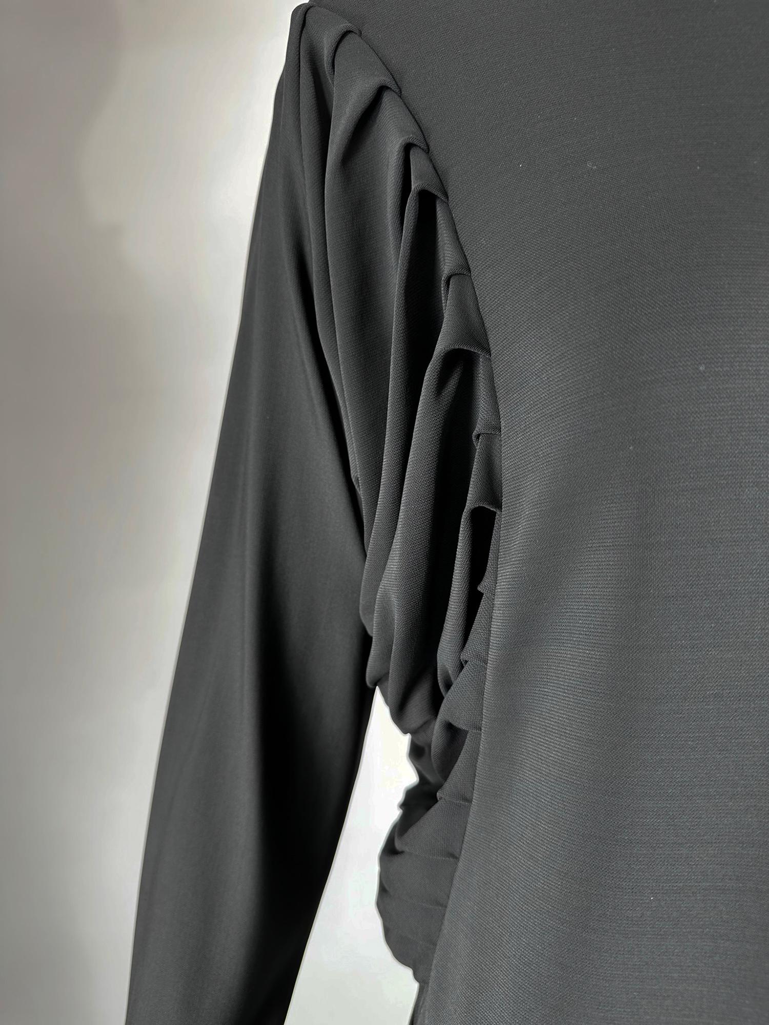Fendi Seidiges Schwarzes Jersey Plissiertes Fledermausflügel-Schildkrötenhalskleid 40 Damen im Angebot