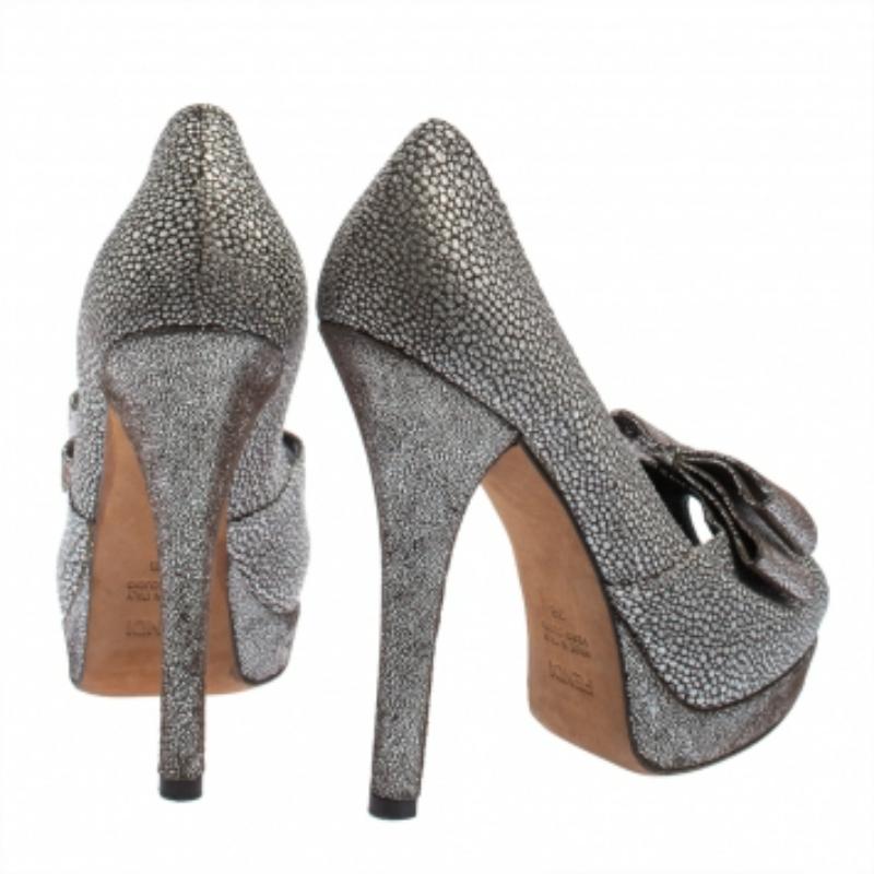 Women's Fendi Silver Brocade Fabric and Leather Deco Bow Peep Toe Platform Pumps Size 38 For Sale