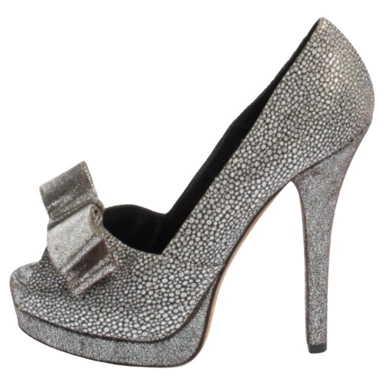 Fendi Silver Brocade Fabric and Leather Deco Bow Peep Toe Platform Pumps Size 38 For Sale