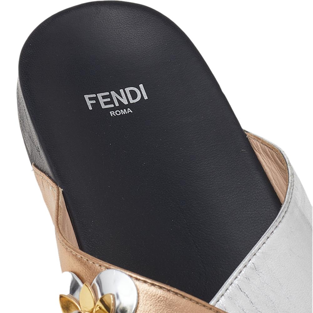 Fendi Silver/Gold Leather Criss Cross Flowerland Flat Slides Size 37.5 In Good Condition In Dubai, Al Qouz 2