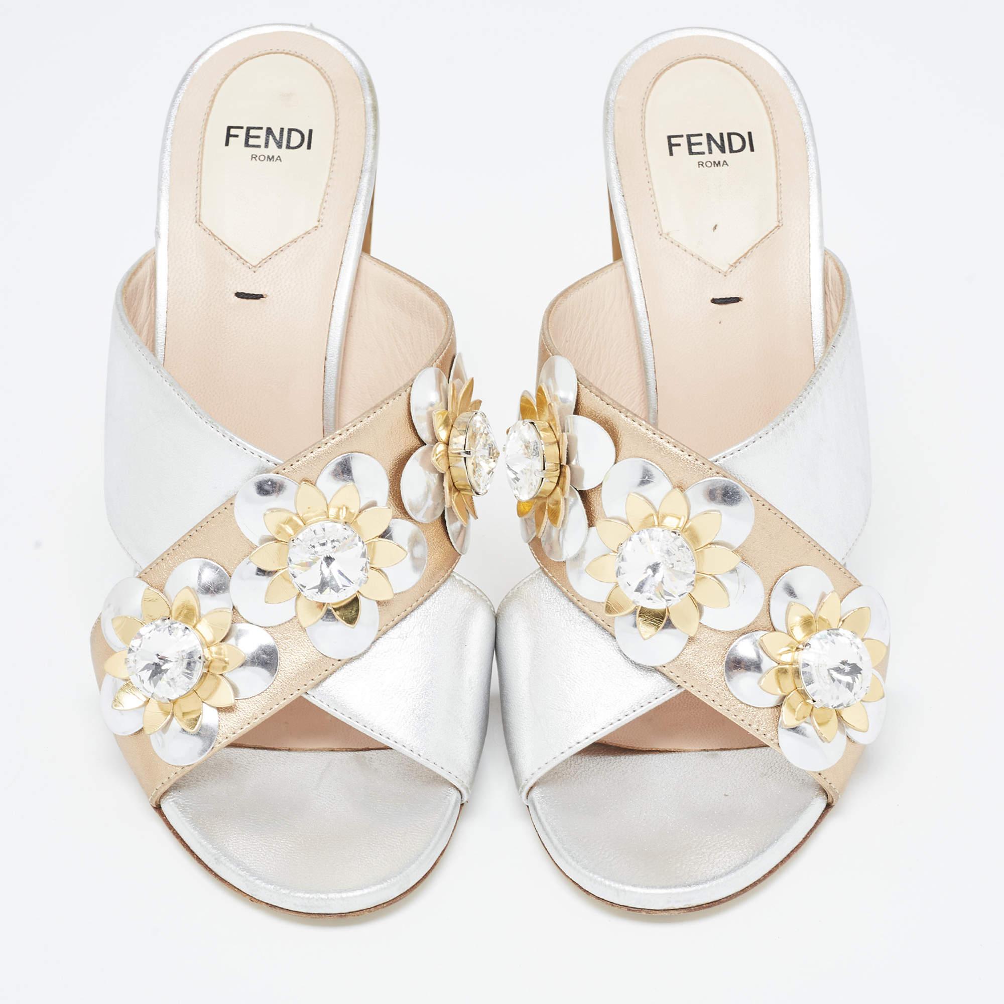 Fendi Silver/Gold Leather Flowerland Slide Sandals Size 37.5 In Good Condition In Dubai, Al Qouz 2
