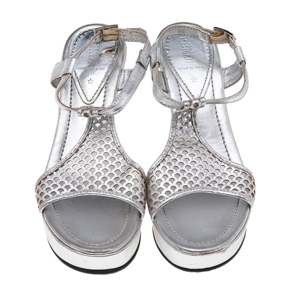 Fendi Silver Leather Ankle Strap Sandals Size 37 In Fair Condition In Dubai, Al Qouz 2