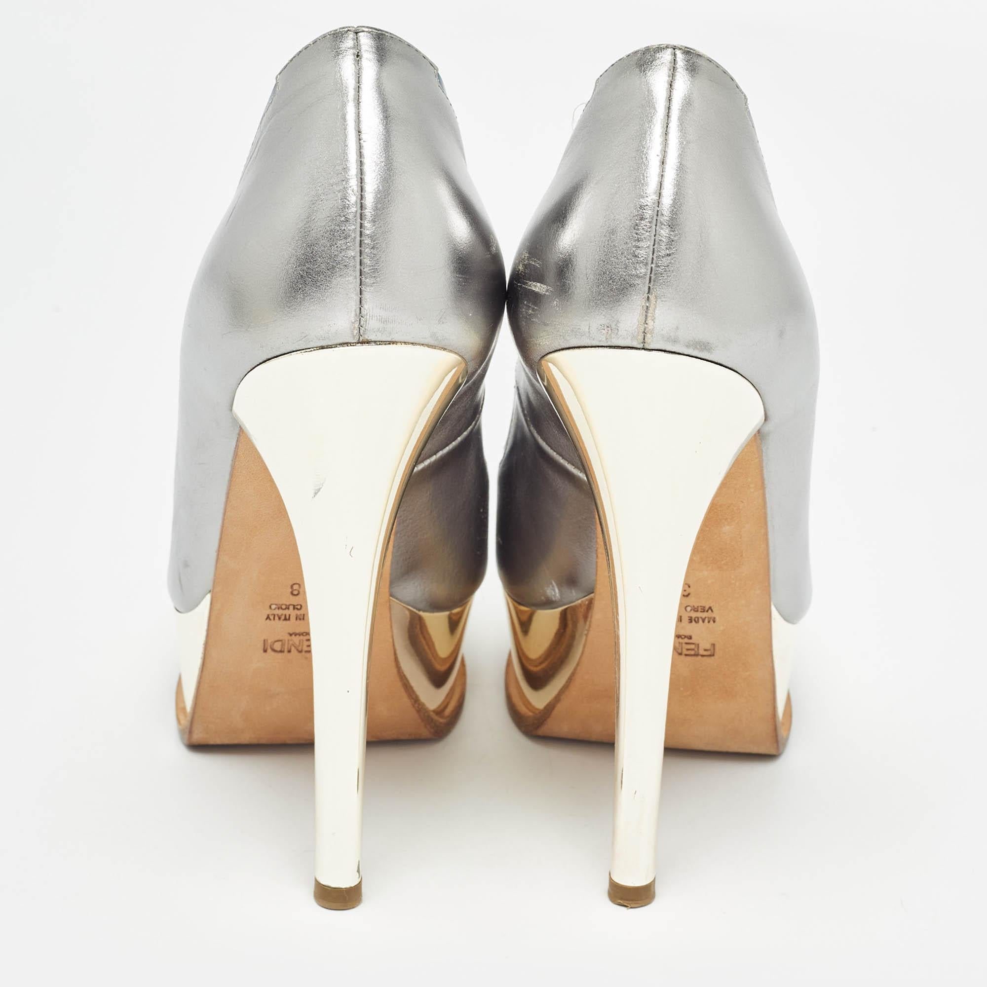 Fendi Escarpins Fendista à bout ouvert en cuir argenté, taille 38 en vente 1