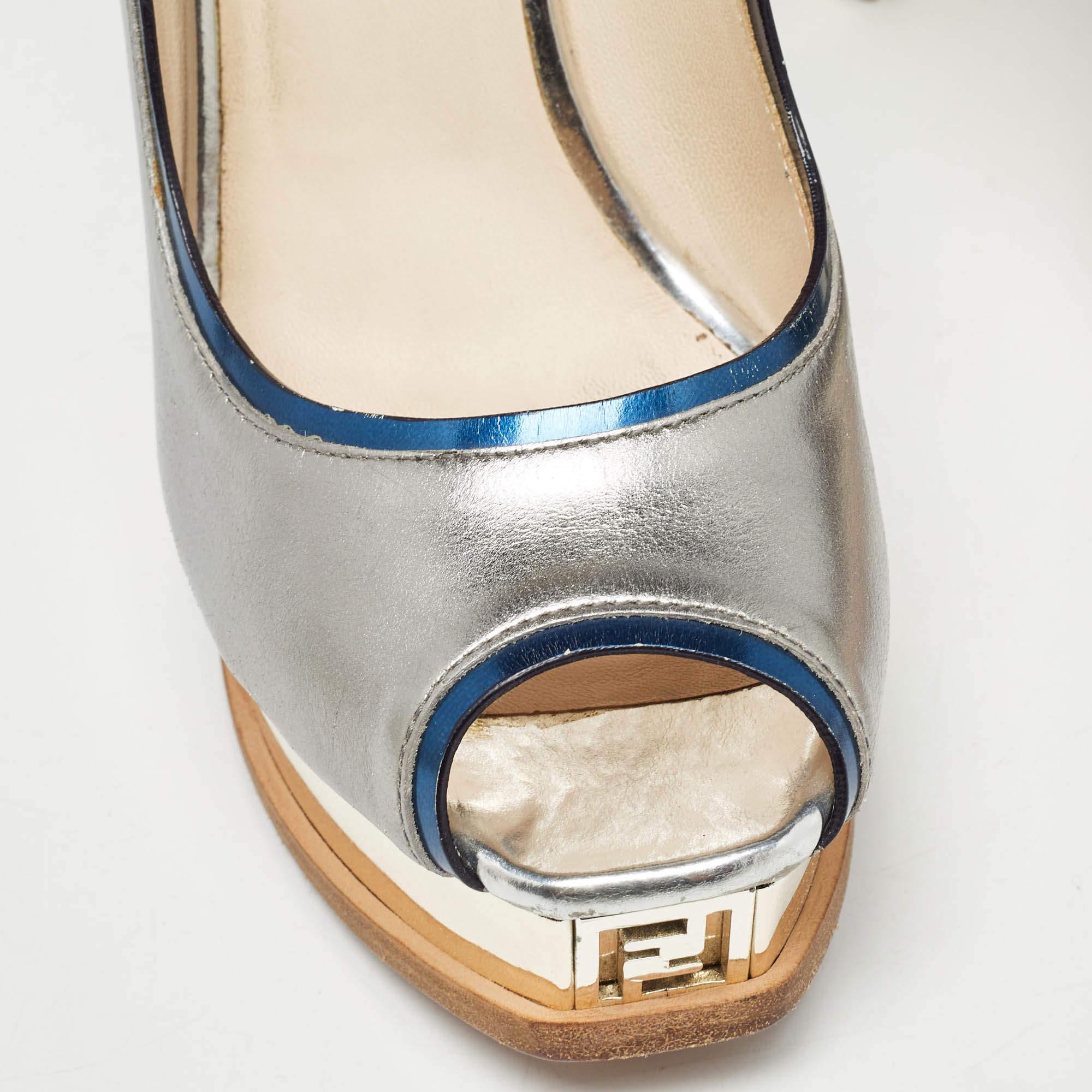 Fendi Escarpins Fendista à bout ouvert en cuir argenté, taille 38 en vente 3