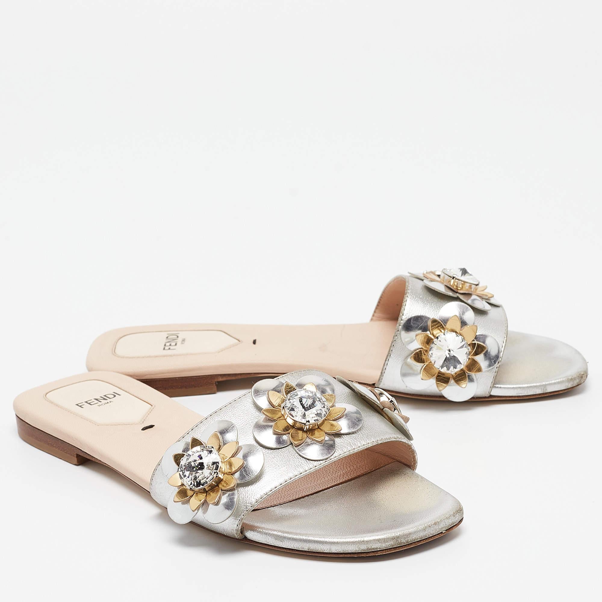 Fendi Silver Leather Flowerland Flat Slides Size 36 In Good Condition In Dubai, Al Qouz 2