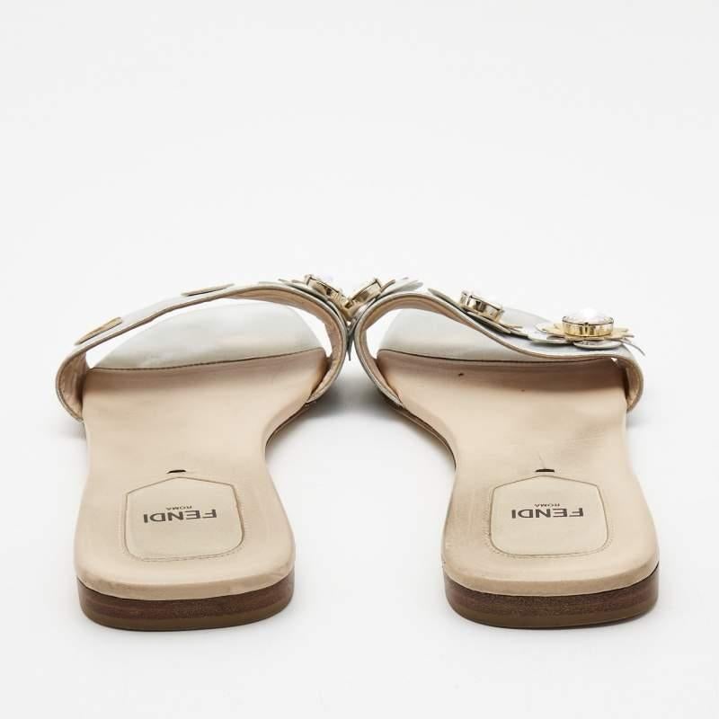 Women's Fendi Silver Leather Flowerland Flat Slides Size 40.5 For Sale