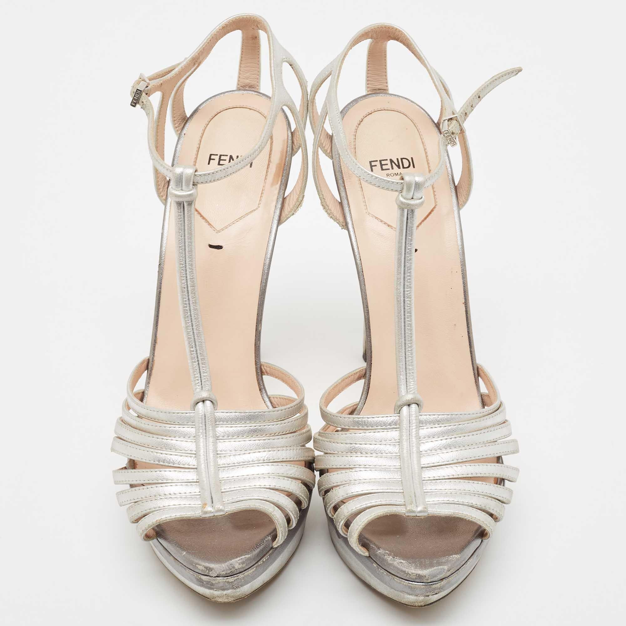 Fendi Silver Leather Strappy T Strap Platform Sandals Size 41 In Good Condition In Dubai, Al Qouz 2