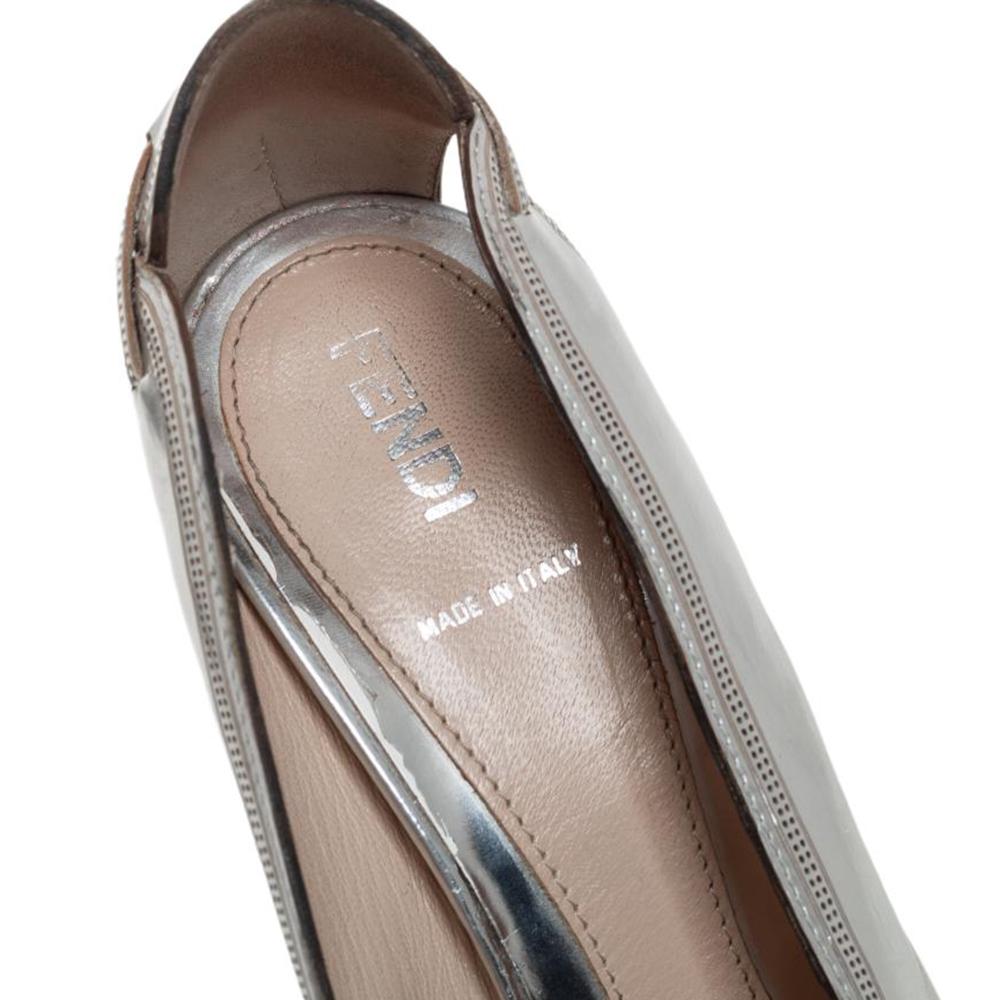 Women's Fendi Silver Patent Leather Peep Toe Pumps Size 38.5 For Sale