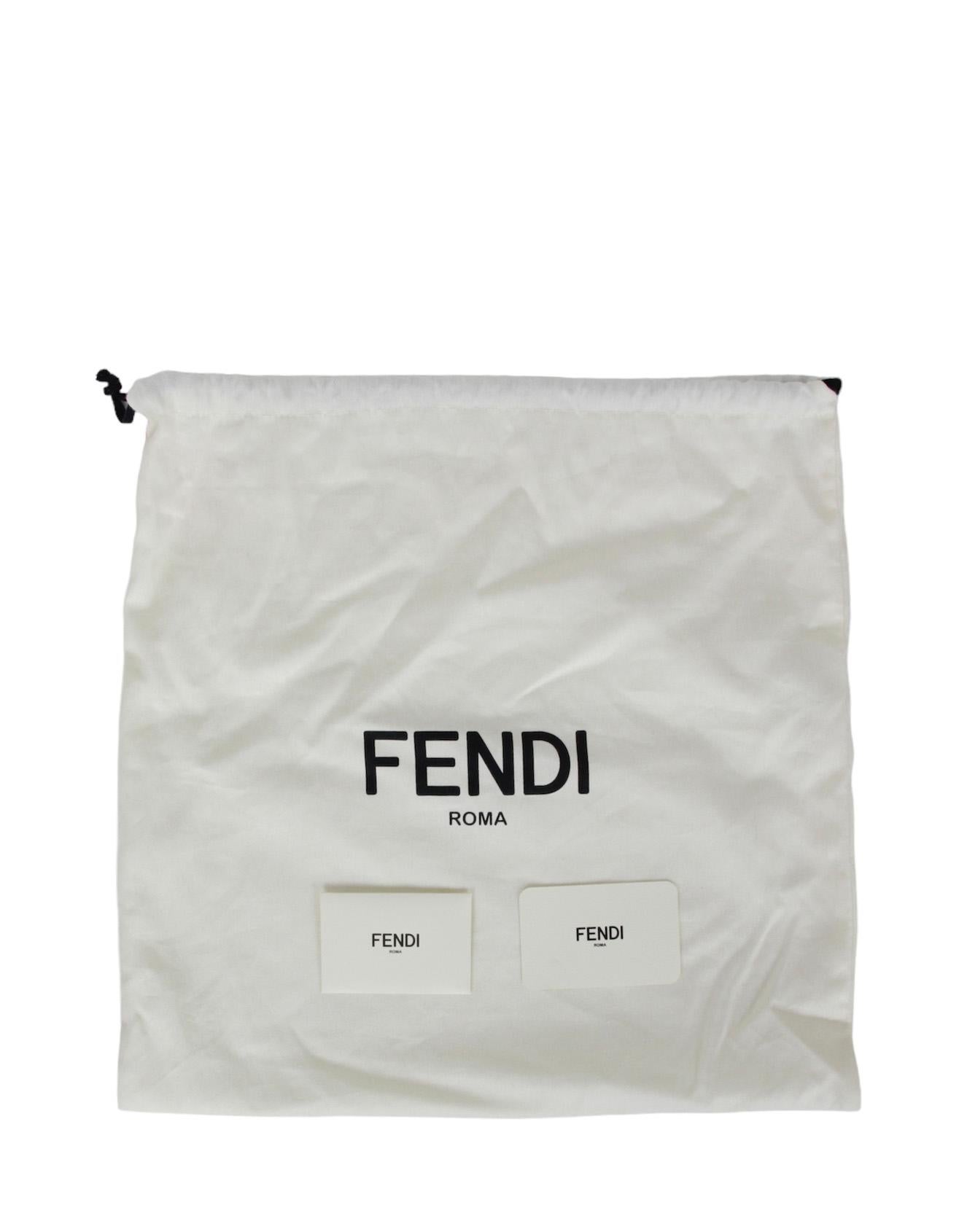 Fendi Silver Selleria sac baguette avec surdimensionnement surdimensionné, 3980 $ 7