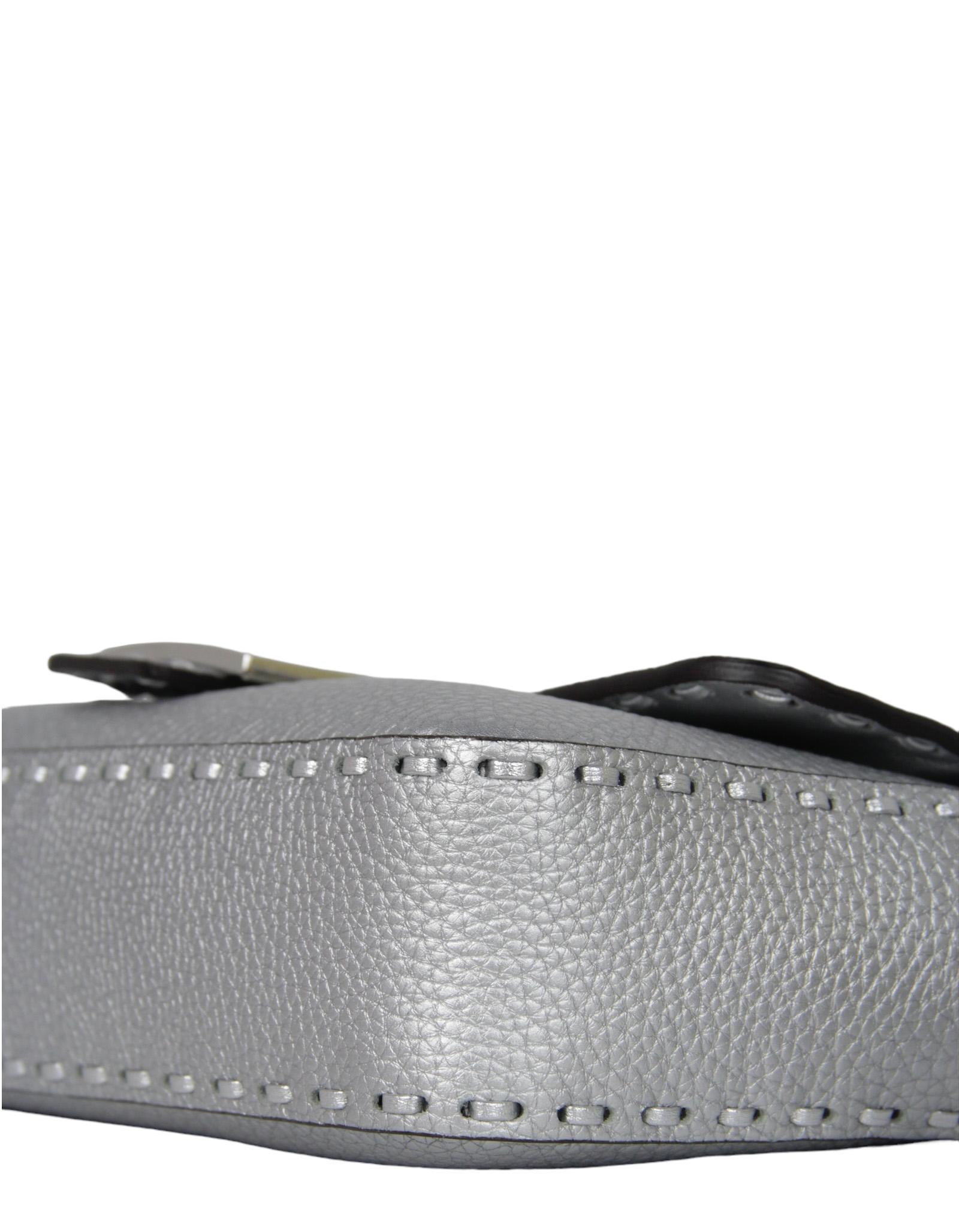 Fendi Silver Selleria sac baguette avec surdimensionnement surdimensionné, 3980 $ 2