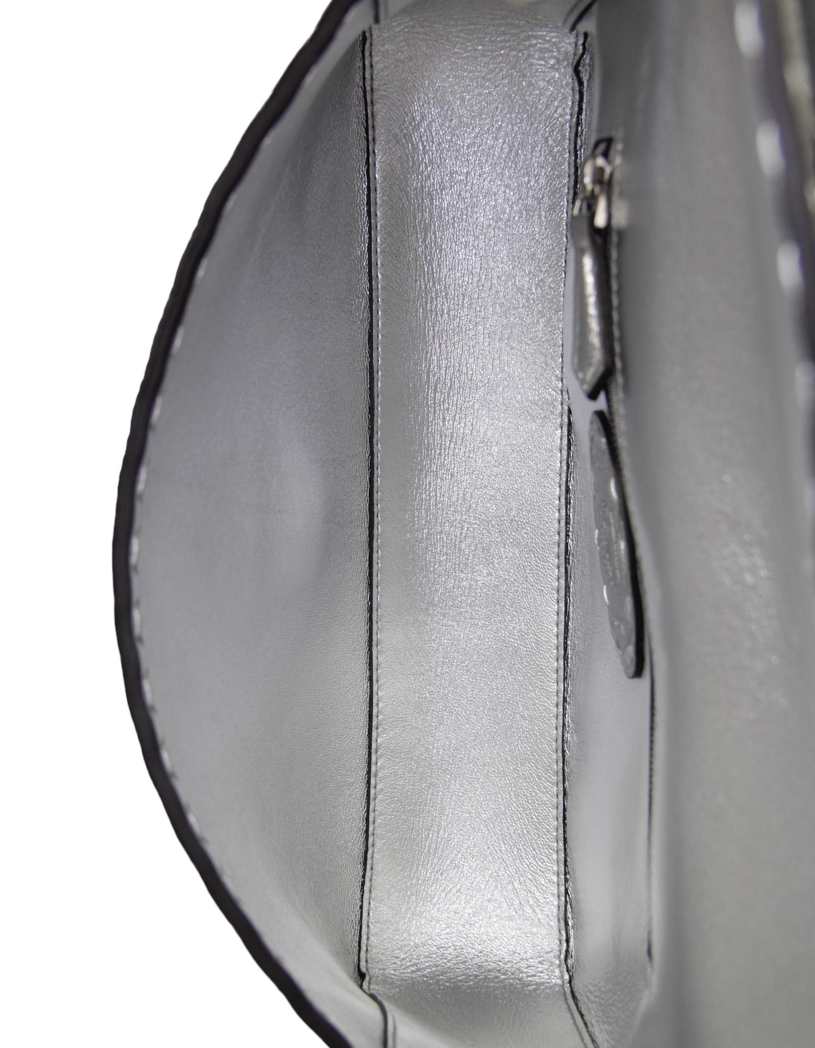 Fendi Silver Selleria sac baguette avec surdimensionnement surdimensionné, 3980 $ 3