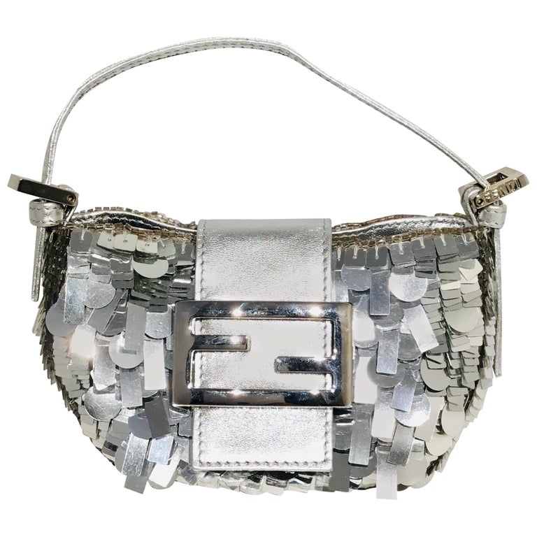 Fendi Sac à main mini baguette en paillettes et perles argentées sur 1stDibs