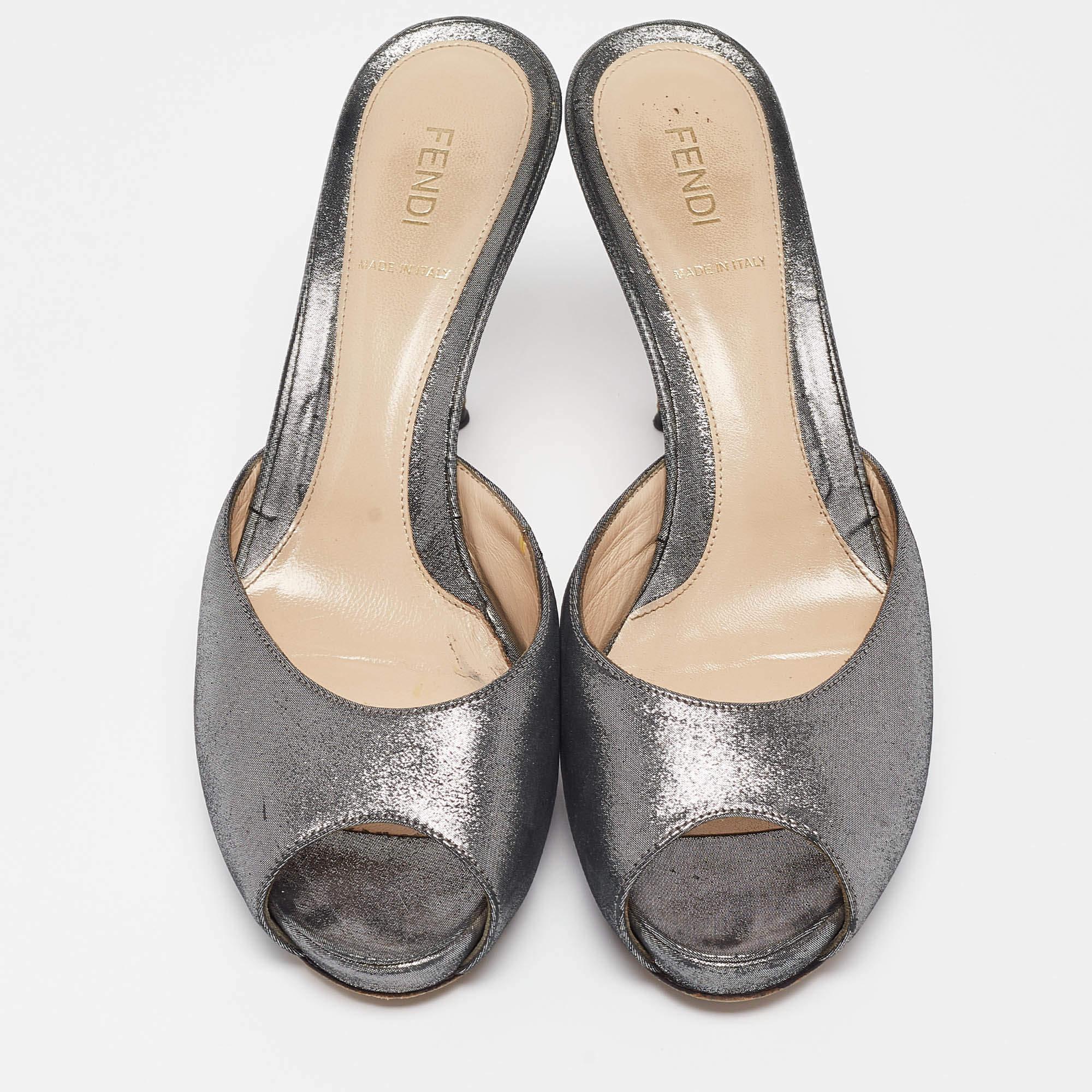 Fendi Silver Suede Slide Sandals Size 39 In Fair Condition For Sale In Dubai, Al Qouz 2