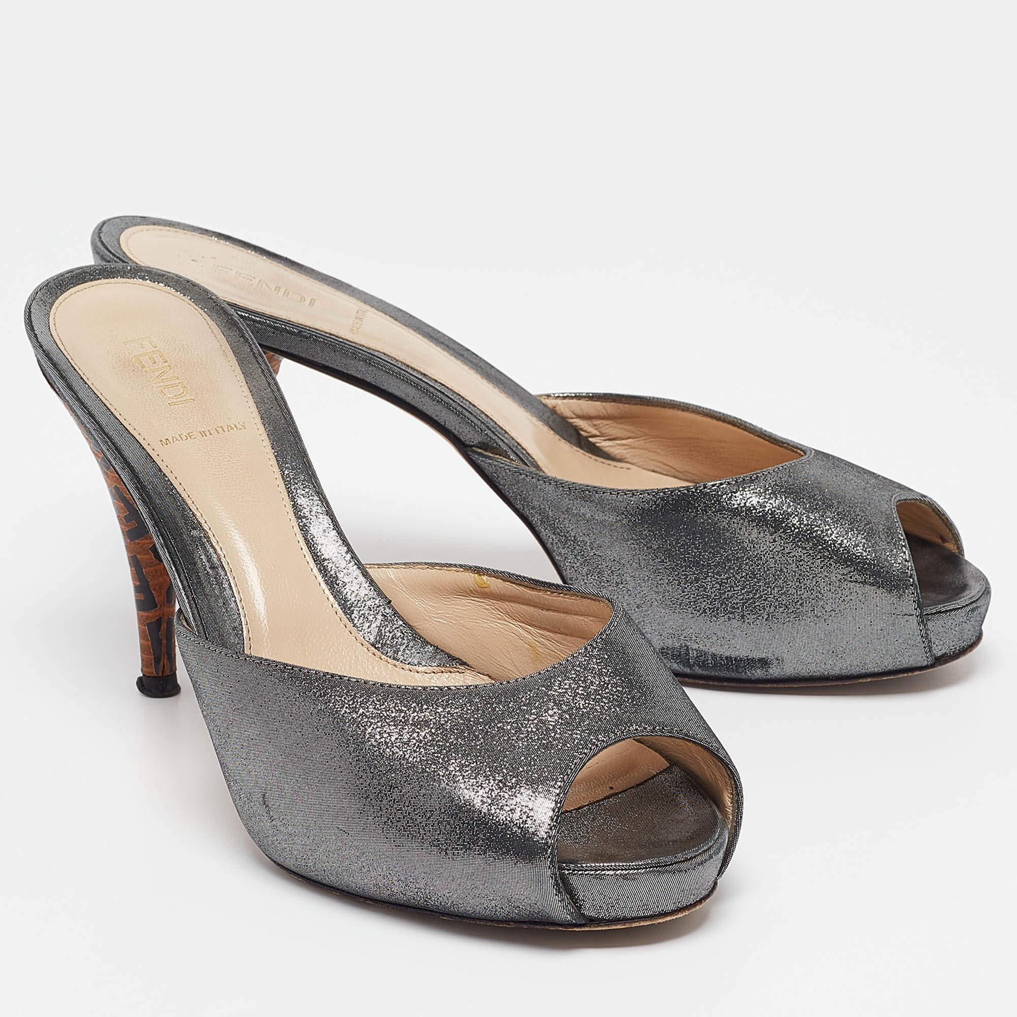Women's Fendi Silver Suede Slide Sandals Size 39 For Sale