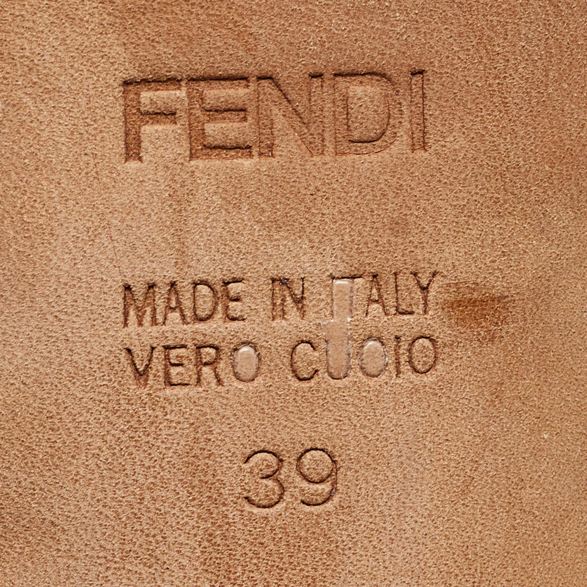 Fendi Silver Suede Slide Sandals Size 39 For Sale 4