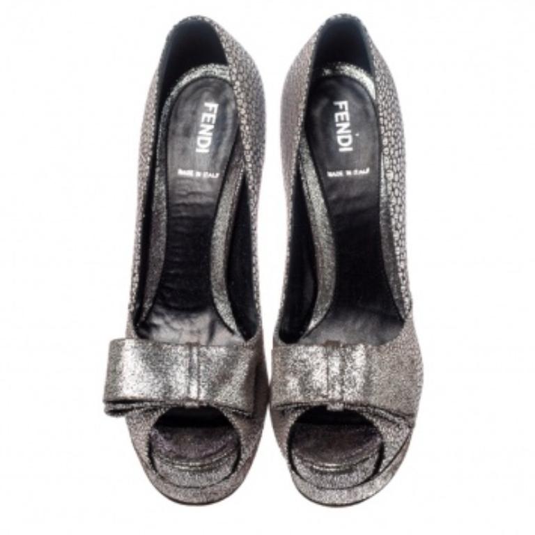Women's Fendi Silver Textured Fabric Bow Peep Toe Pumps Size 37 For Sale