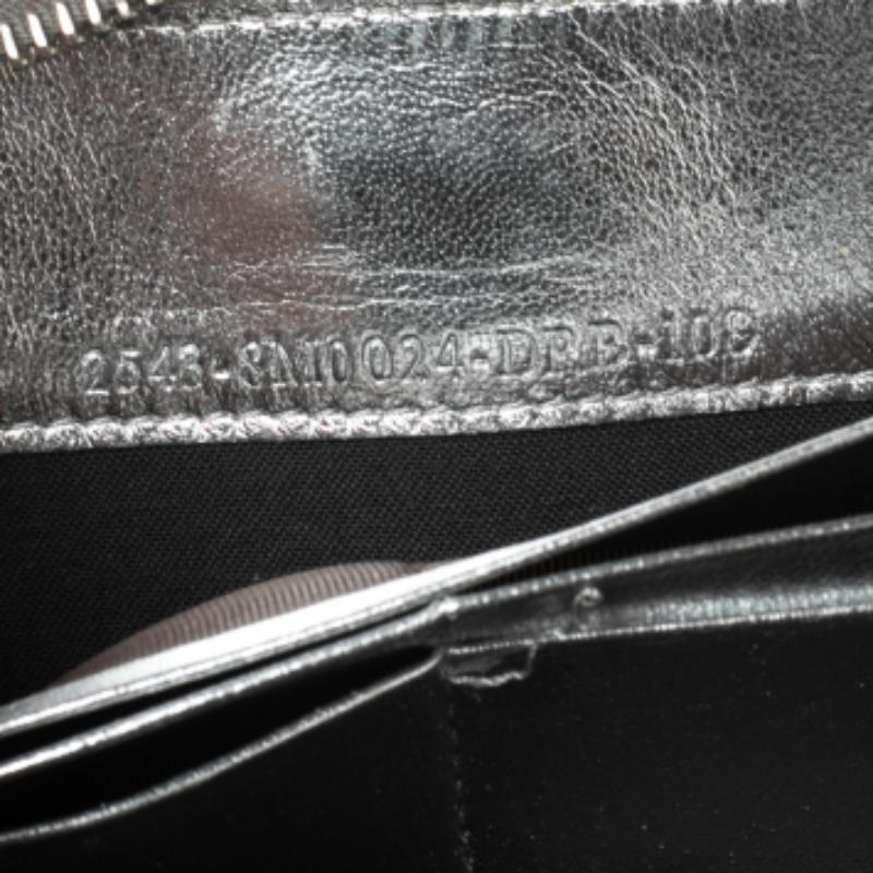 Fendi Silber strukturiertes Leder Zip um Continental Geldbörse im Angebot 6