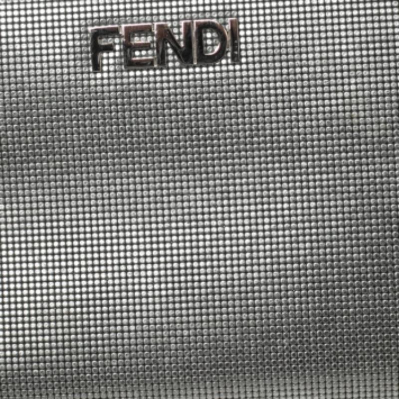 Fendi Silber strukturiertes Leder Zip um Continental Geldbörse im Angebot 3