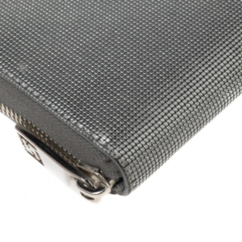 Fendi Silber strukturiertes Leder Zip um Continental Geldbörse im Angebot 4