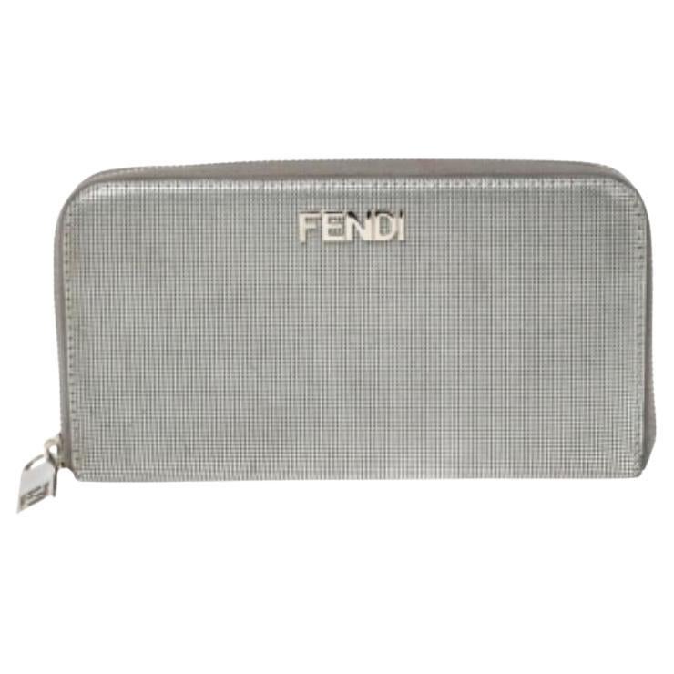 Fendi Silber strukturiertes Leder Zip um Continental Geldbörse