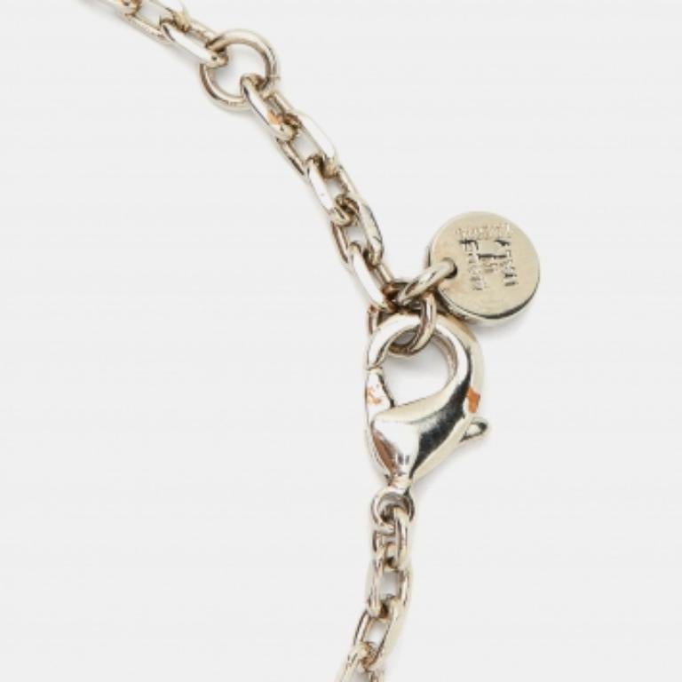 Fendi brings this fabulous bracelet rendered in an elegant silhouette for the woman who is ready to ace every accessory game. It is sure to catch an eye and make your heart skip a beat. Flaunt it with your all looks, from formal to casual.