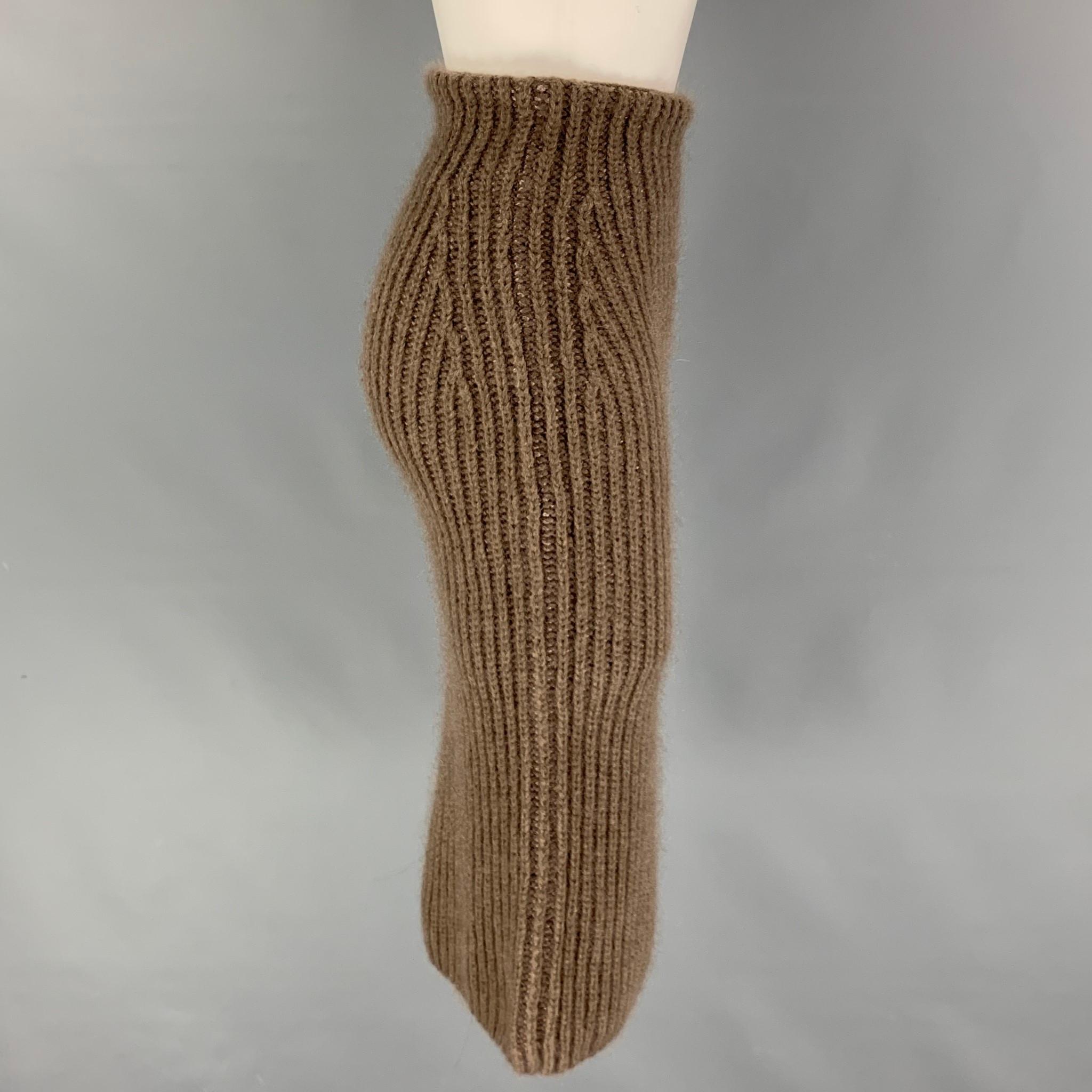 FENDI skirt comes in a taupe fishermen rib knit mohair / silk featuring a pencil style and a side zipper closure. Matching top sold separately. Made in Italy. 

Excellent Pre-Owned Condition.
Marked: 36
Original Retail Price: