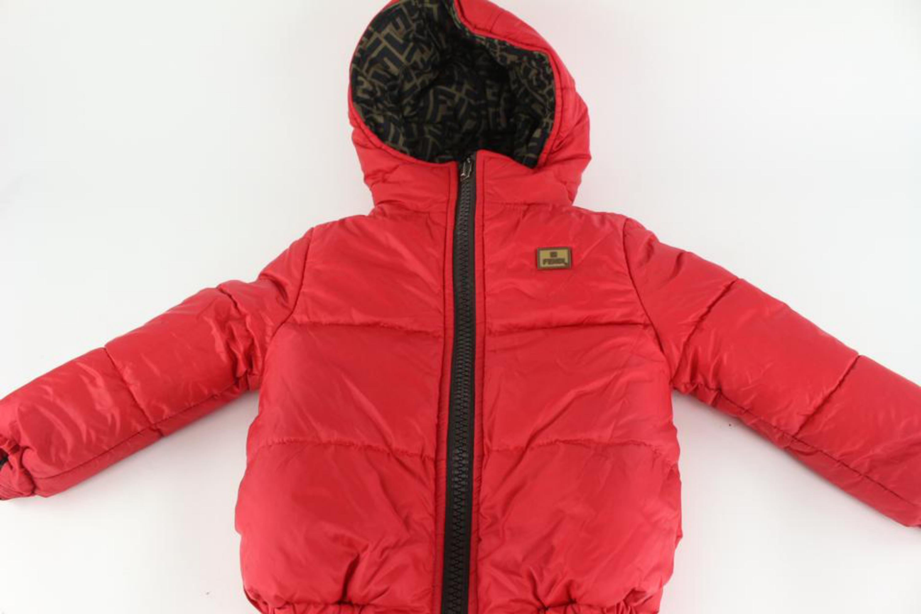 Fendi Size 3T Monogram x Red Puffer Coat Puffy Jacket Toddler Kids 1220f32
Date Code/Serial Number: CA057030791
Made In: Italy
Measurements: Length:  13.5