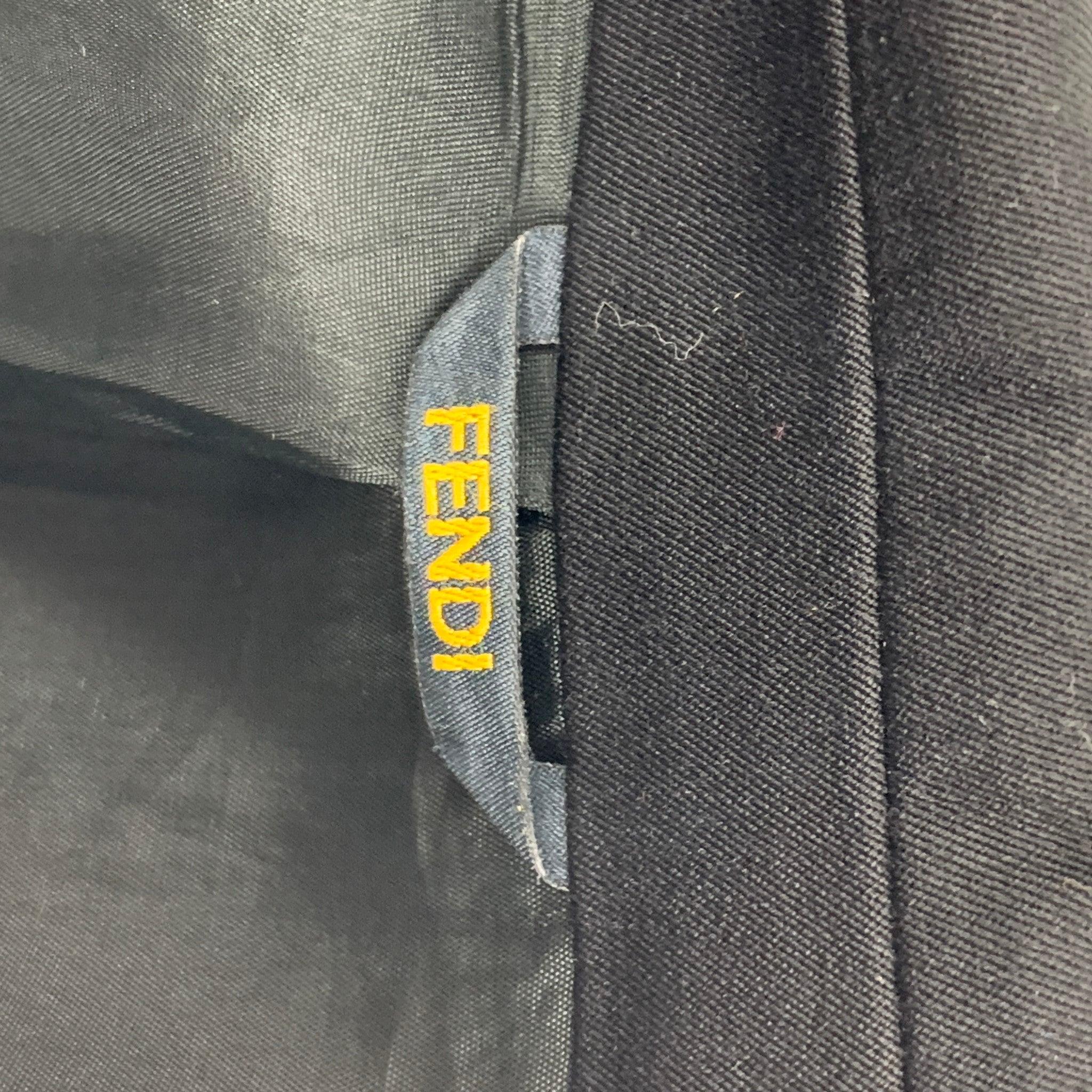 FENDI - Manteau de sport régulier en laine noire à revers clouté, taille 40 en vente 3