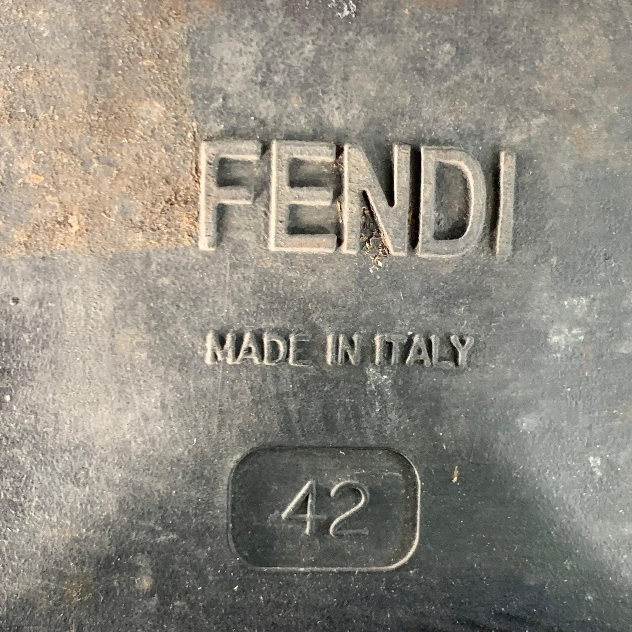 FENDI Talla 9 Botas de piel negra con forro de borreguillo y hebilla en venta 5