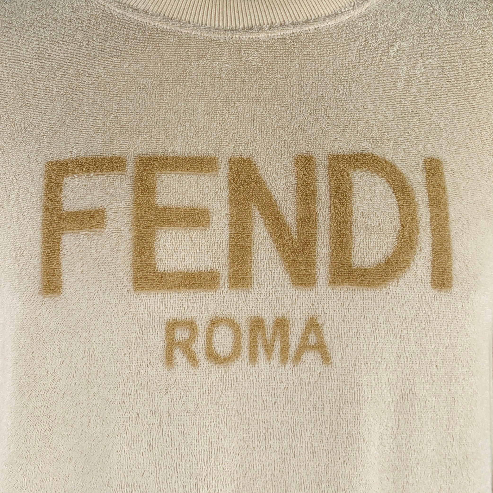 FENDI sweatshirt
in a
khaki cotton blend terry featuring FENDI logo, long sleeves, and crew neck. Made in Italy.Very Good Pre-Owned Condition. Moderate marks. 

Marked:   XL 

Measurements: 
 
Shoulder: 20.5 inches Chest: 46 inches Sleeve: 26.5