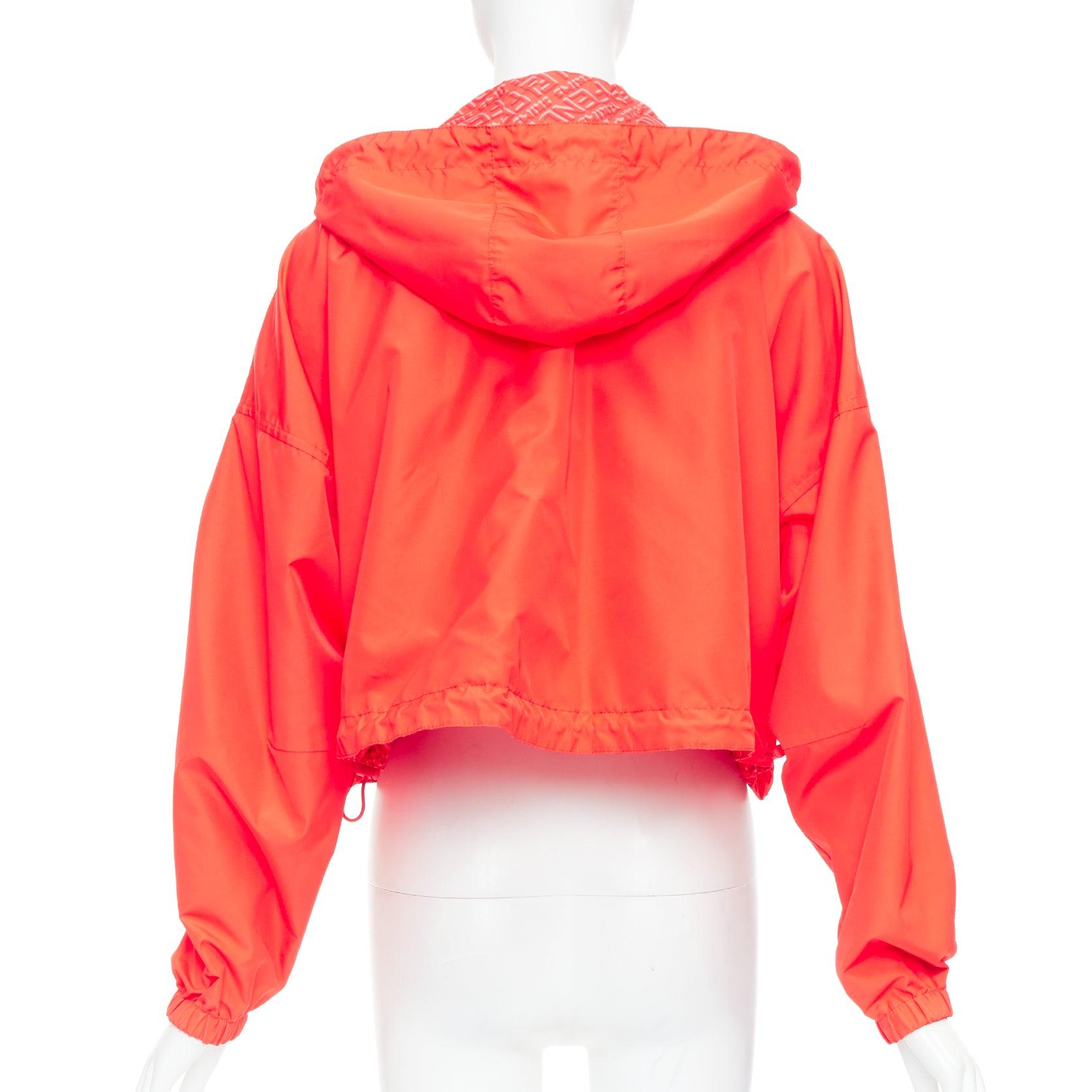 FENDI SKIMS Cropped anorak rouge FF imprimé monogramme en vente 2