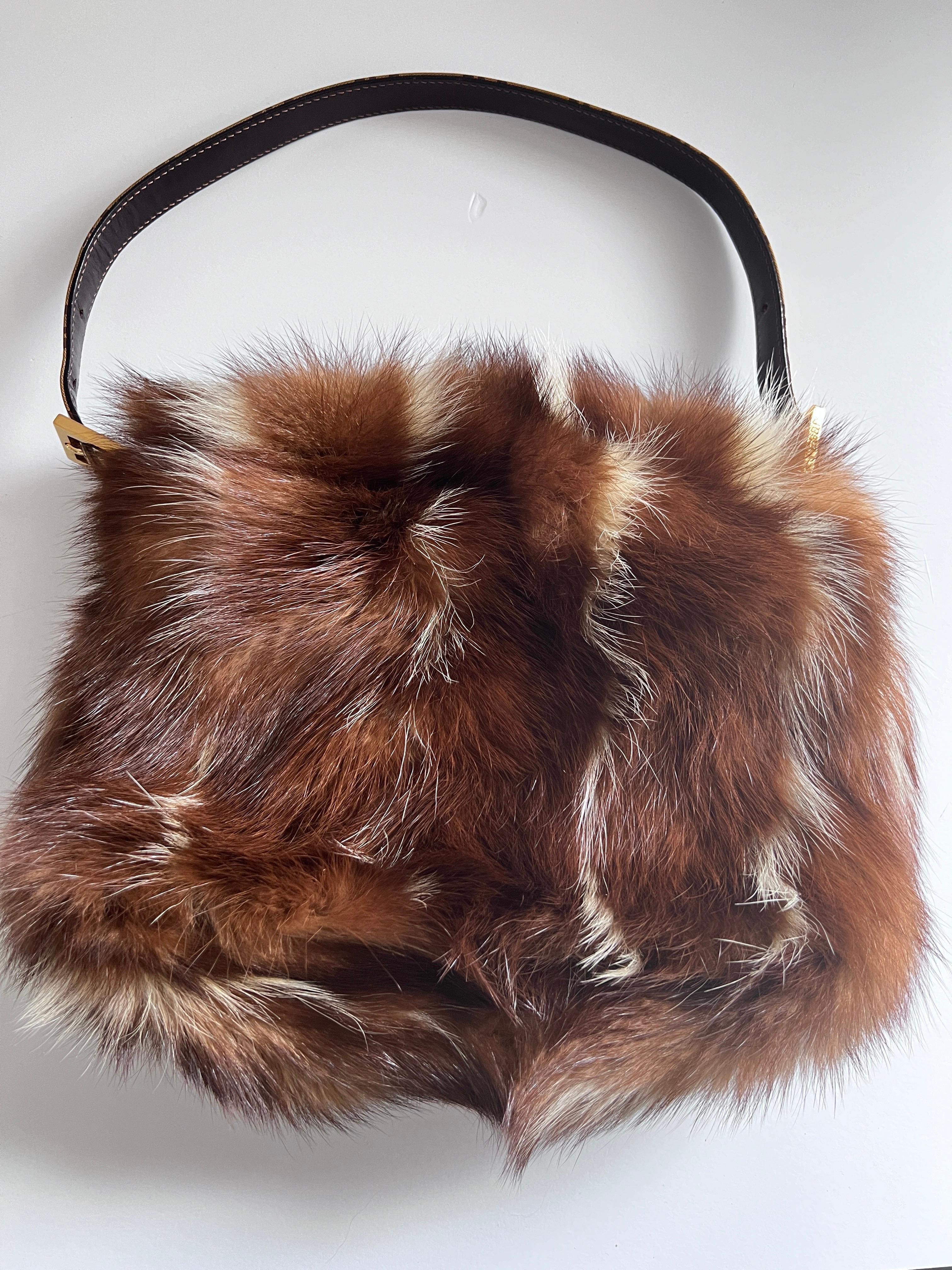 Rare vintage Fendi skunk fur mamma baguette
Very good condition
Skunk fur
No noticeable stains or flaws
Clean interior 
Patent zucchino pattern strap 
Minor scratches on hardware
Size:H7.9*W11.8*D5.1 inches