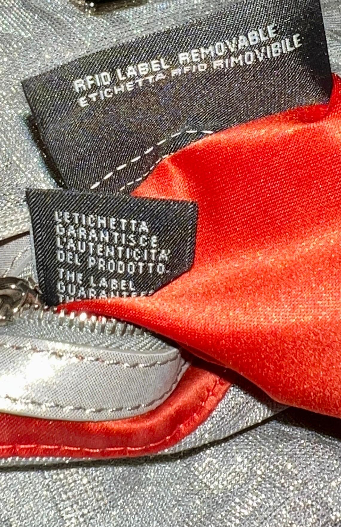 FENDI Baguette-Handtasche aus funkelndem Silber mit Metallic FF Zucca Logo  im Angebot 10
