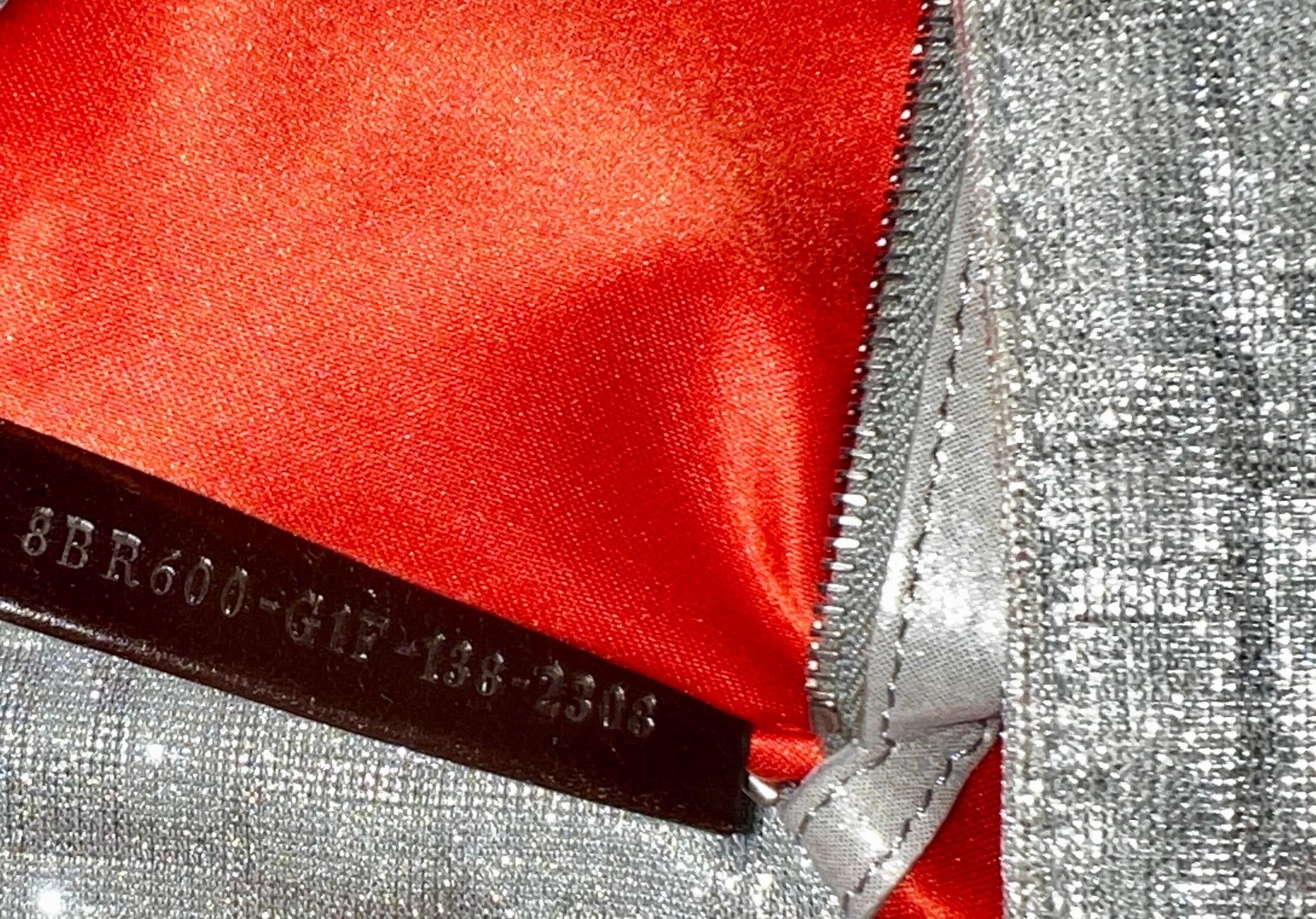 FENDI Baguette-Handtasche aus funkelndem Silber mit Metallic FF Zucca Logo  im Angebot 11