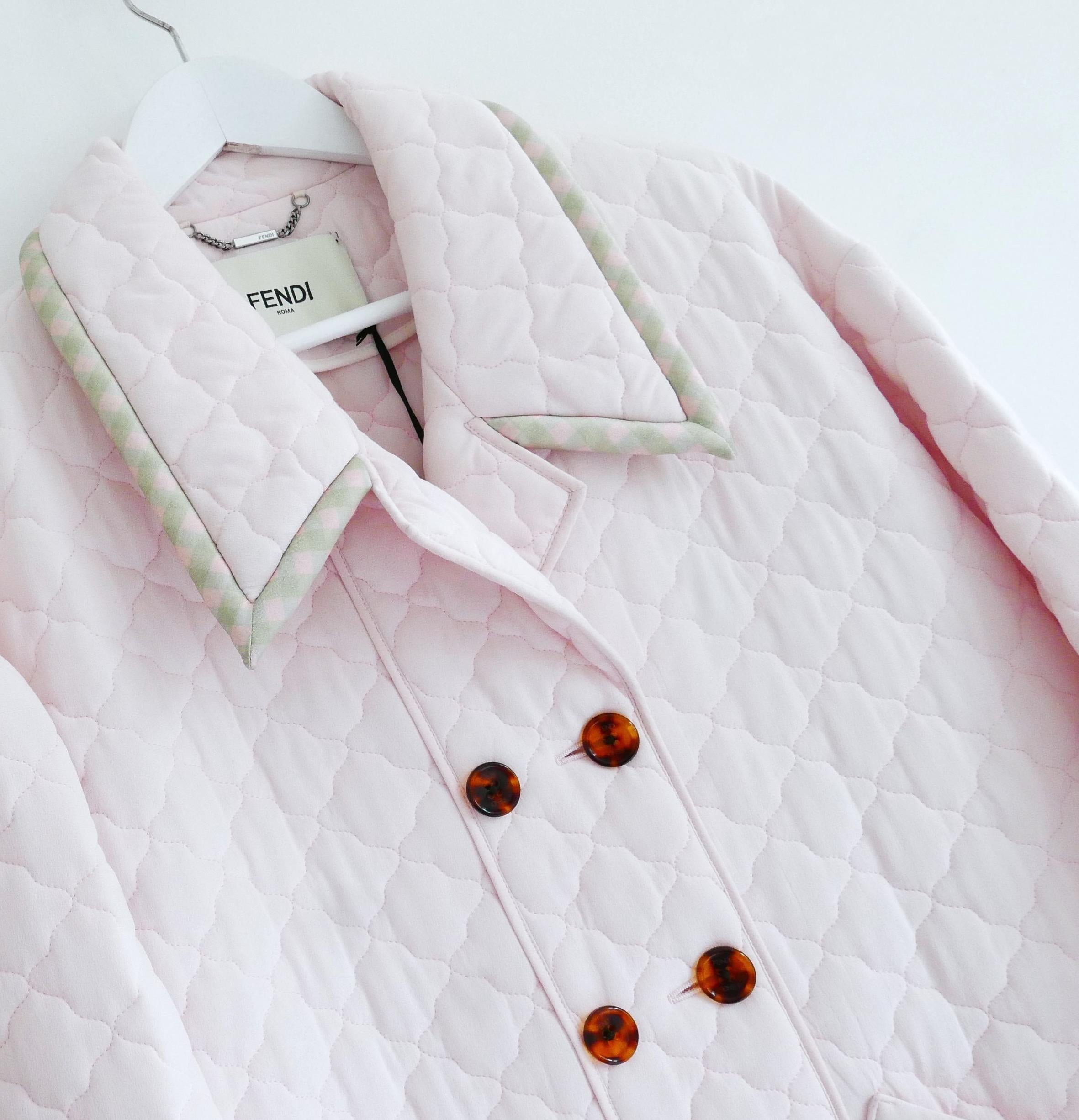 Fendi Spring 2020 Pale Pink Silk Quilted Jacket (Grau) im Angebot