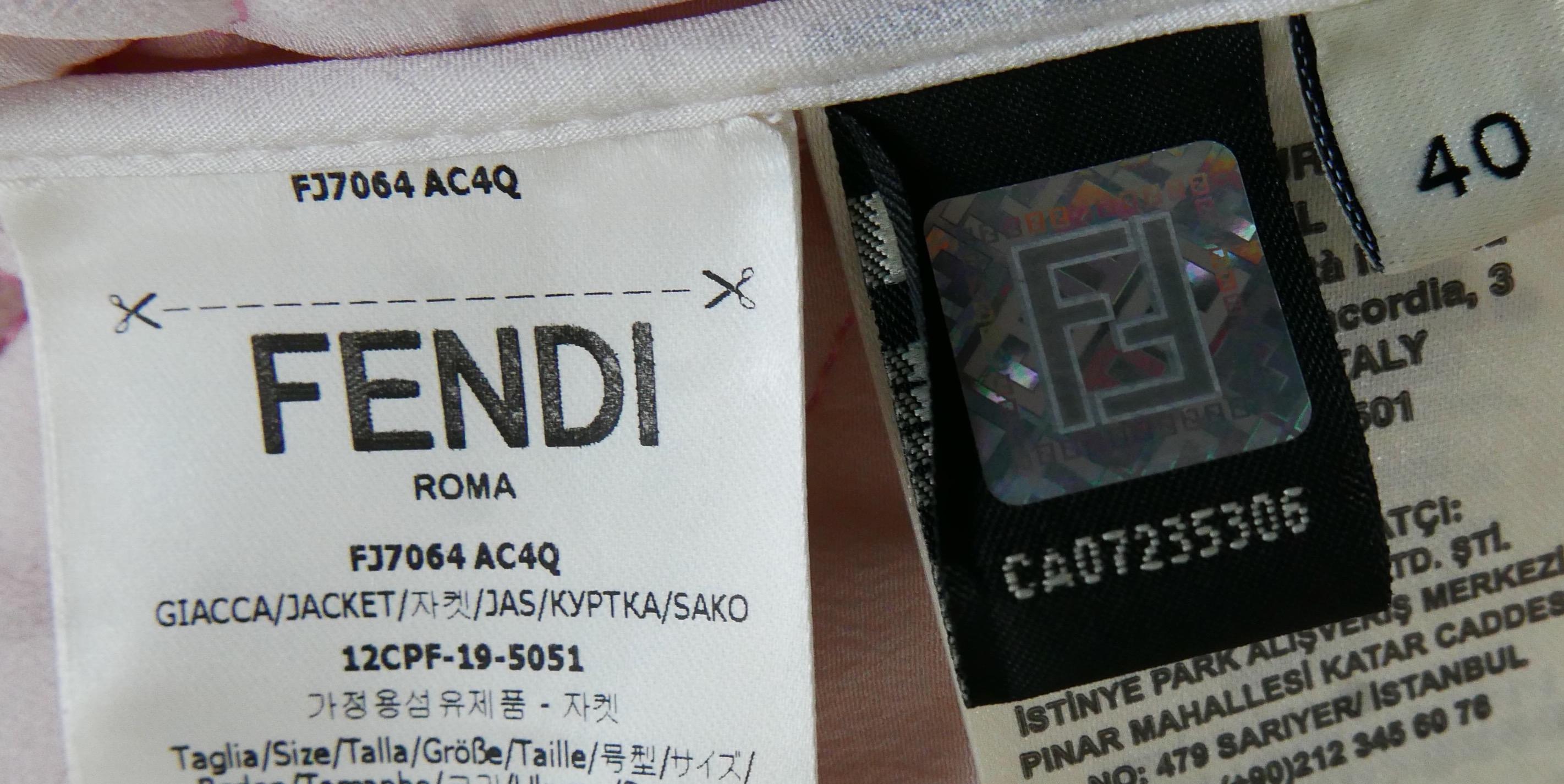 Fendi Spring 2020 Pale Pink Silk Quilted Jacket im Angebot 3